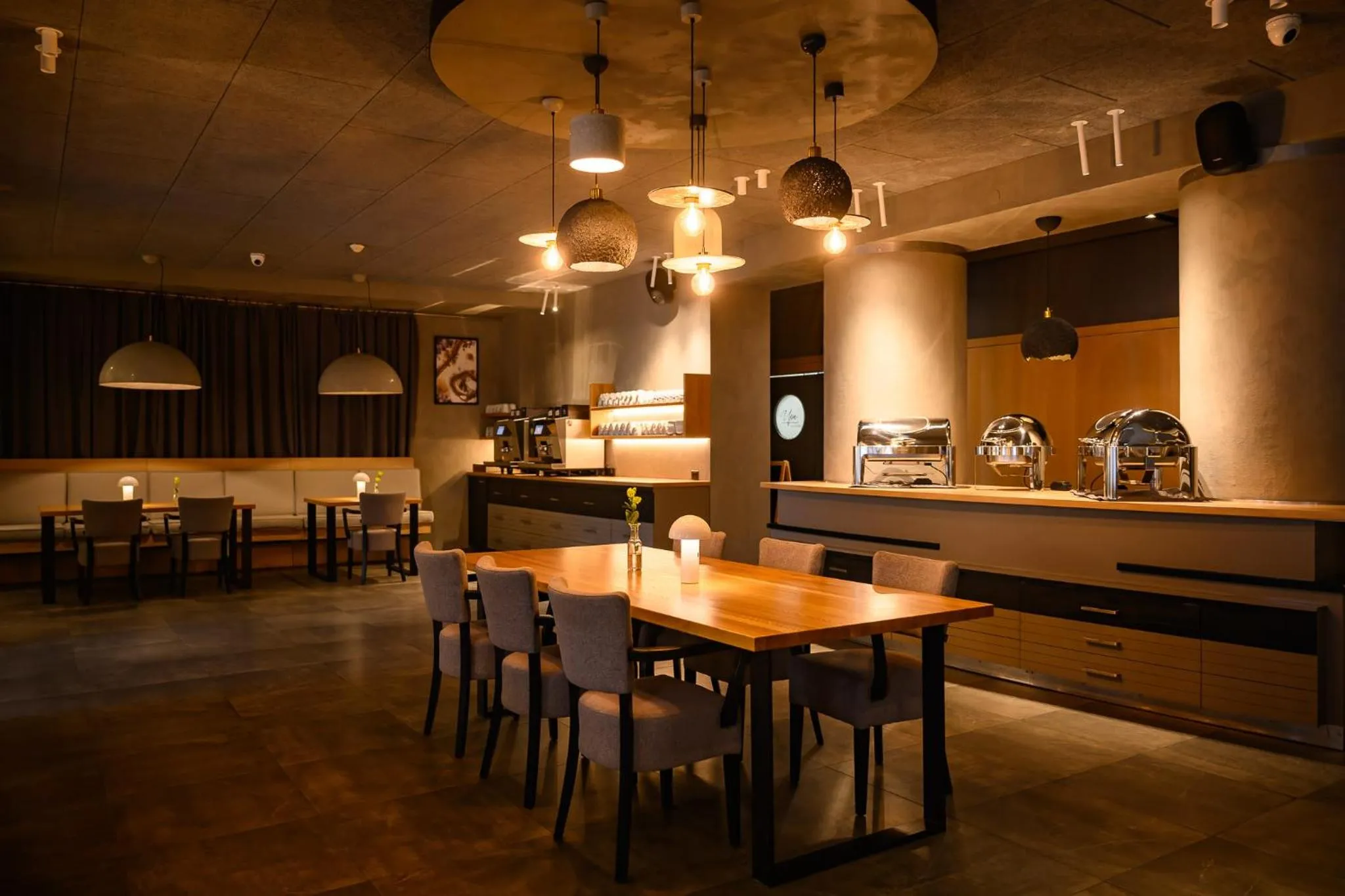 Restaurant/places to eat in Liva Hotel