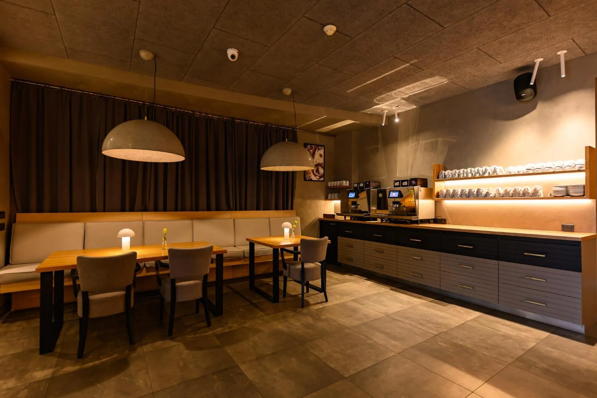 Restaurant/places to eat in Liva Hotel