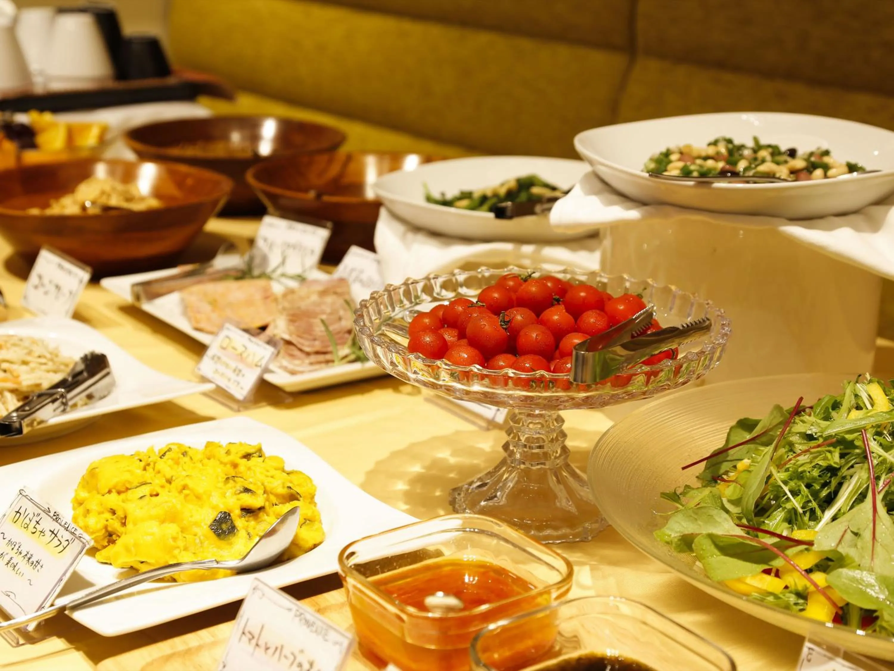 Buffet breakfast in Bishoku no Kakurega Provence