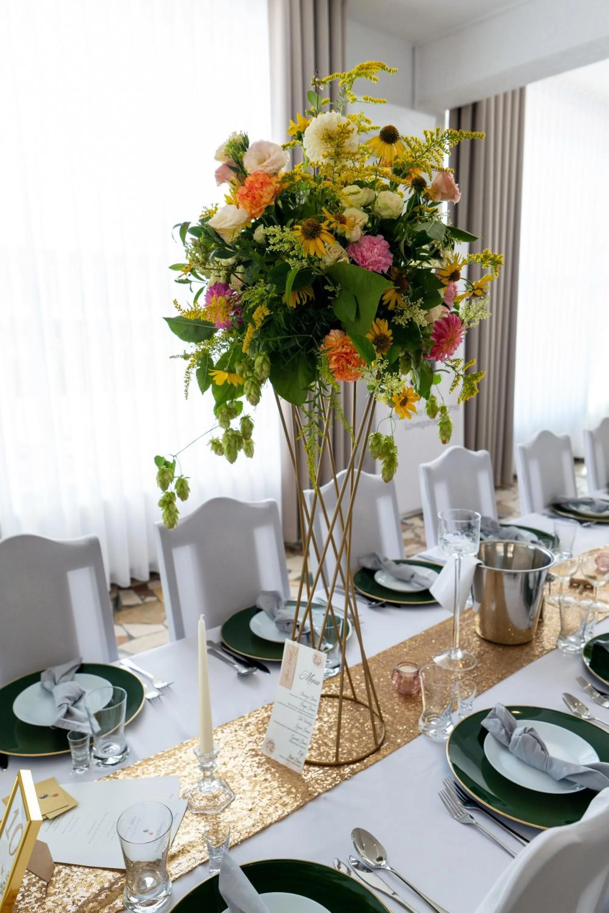 Restaurant/places to eat in Hotel TIREST