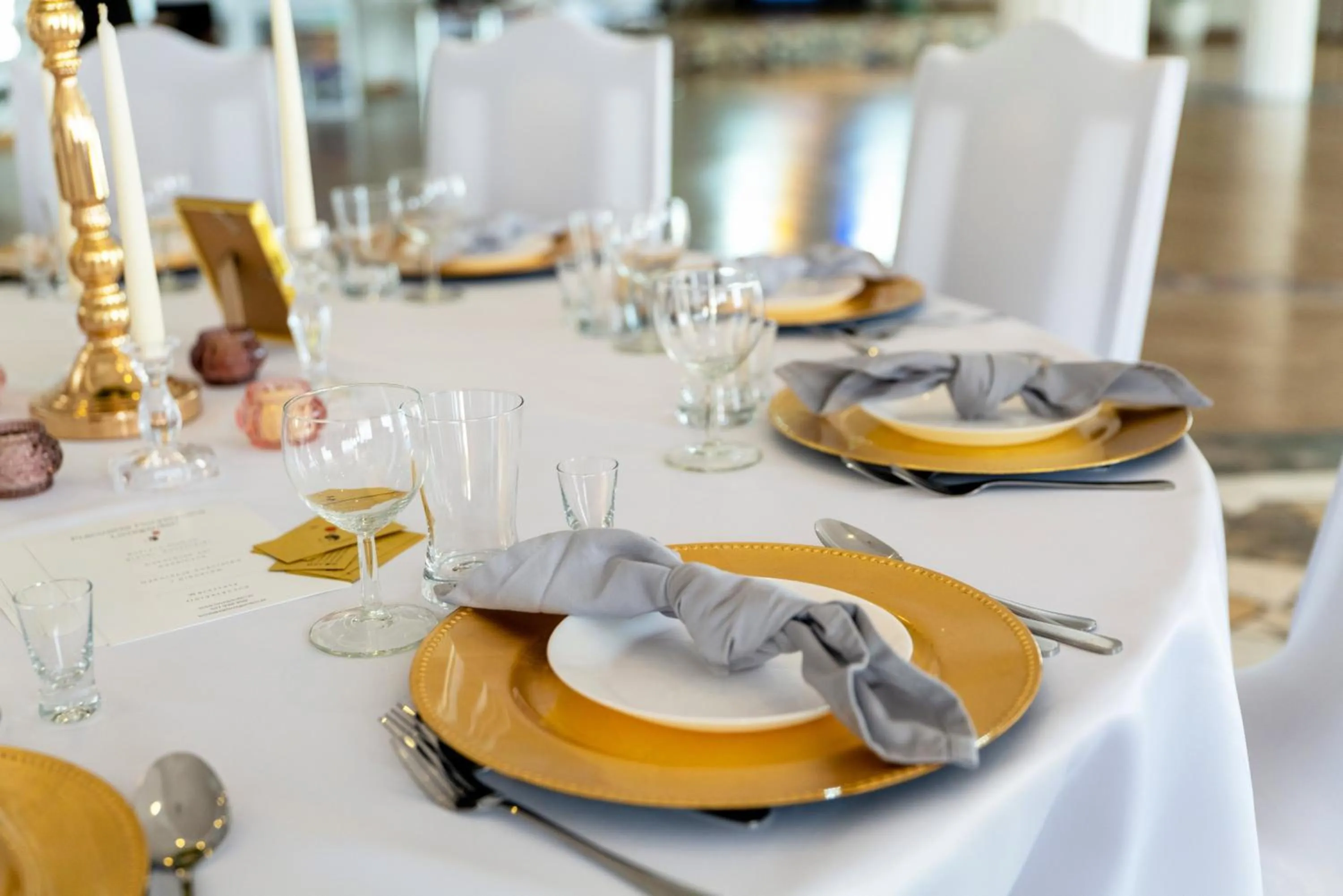 Restaurant/places to eat in Hotel TIREST