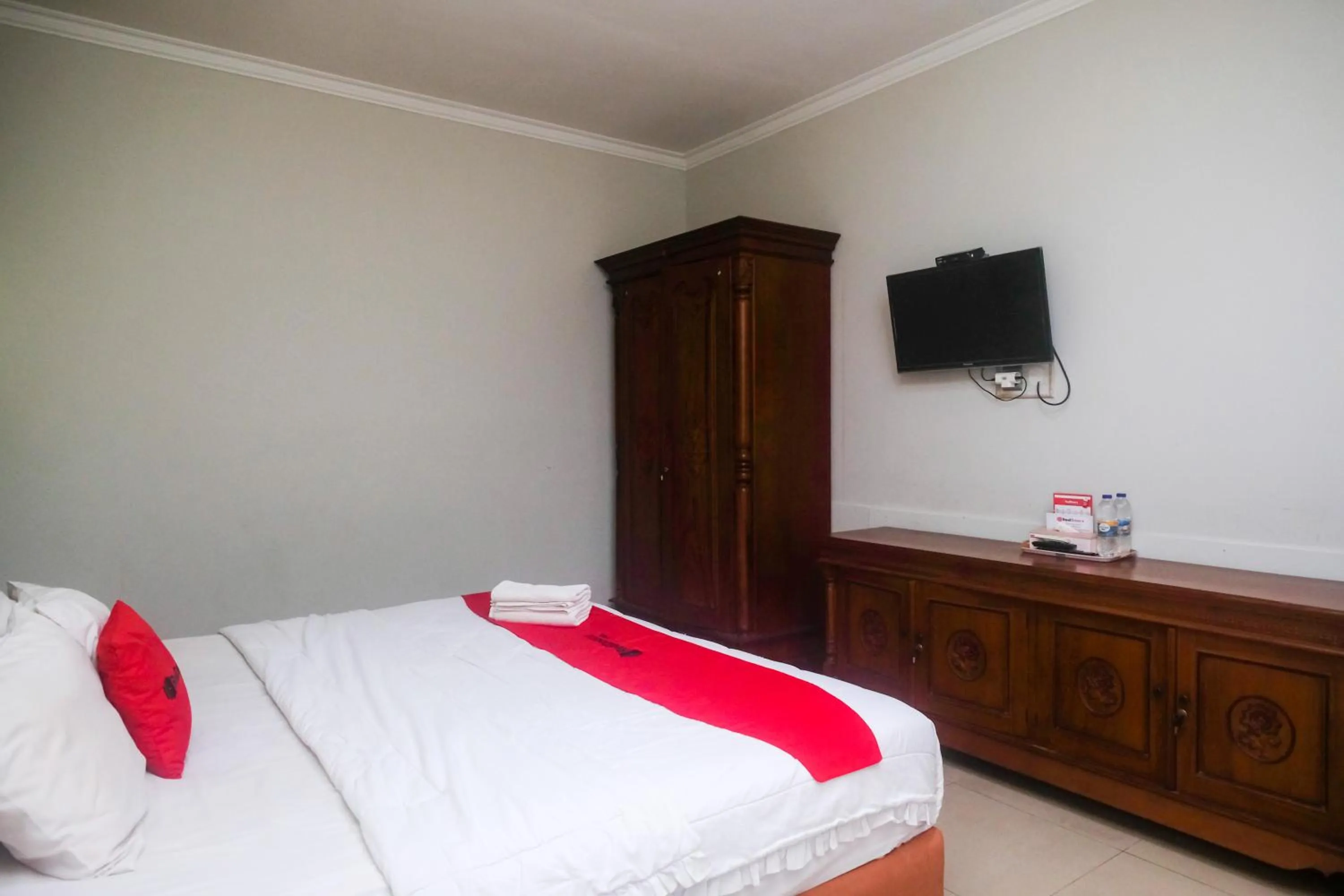 Bedroom, Bed in RedDoorz Plus near Adisucipto Airport 2