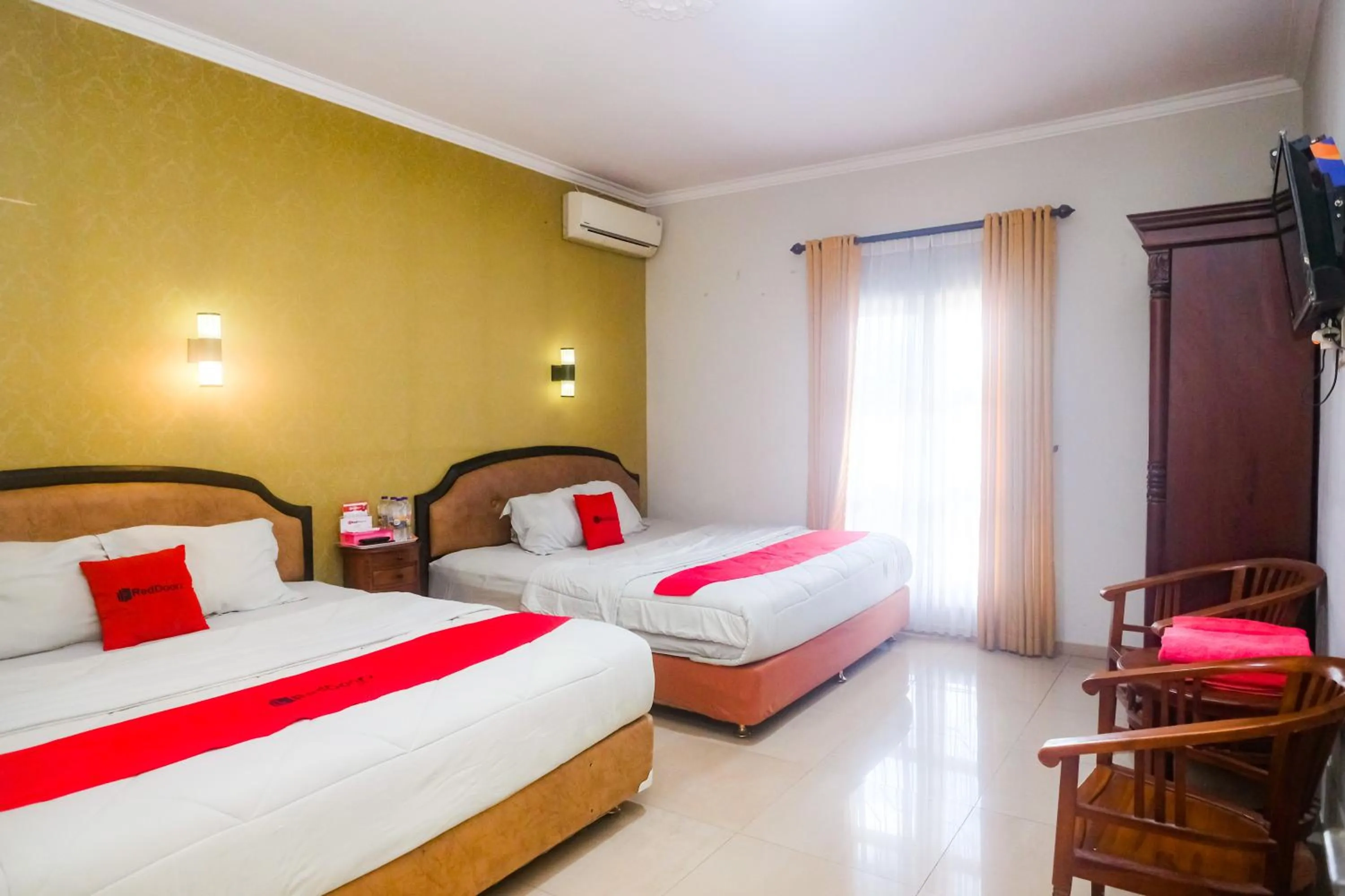 Bedroom, Bed in RedDoorz Plus near Adisucipto Airport 2