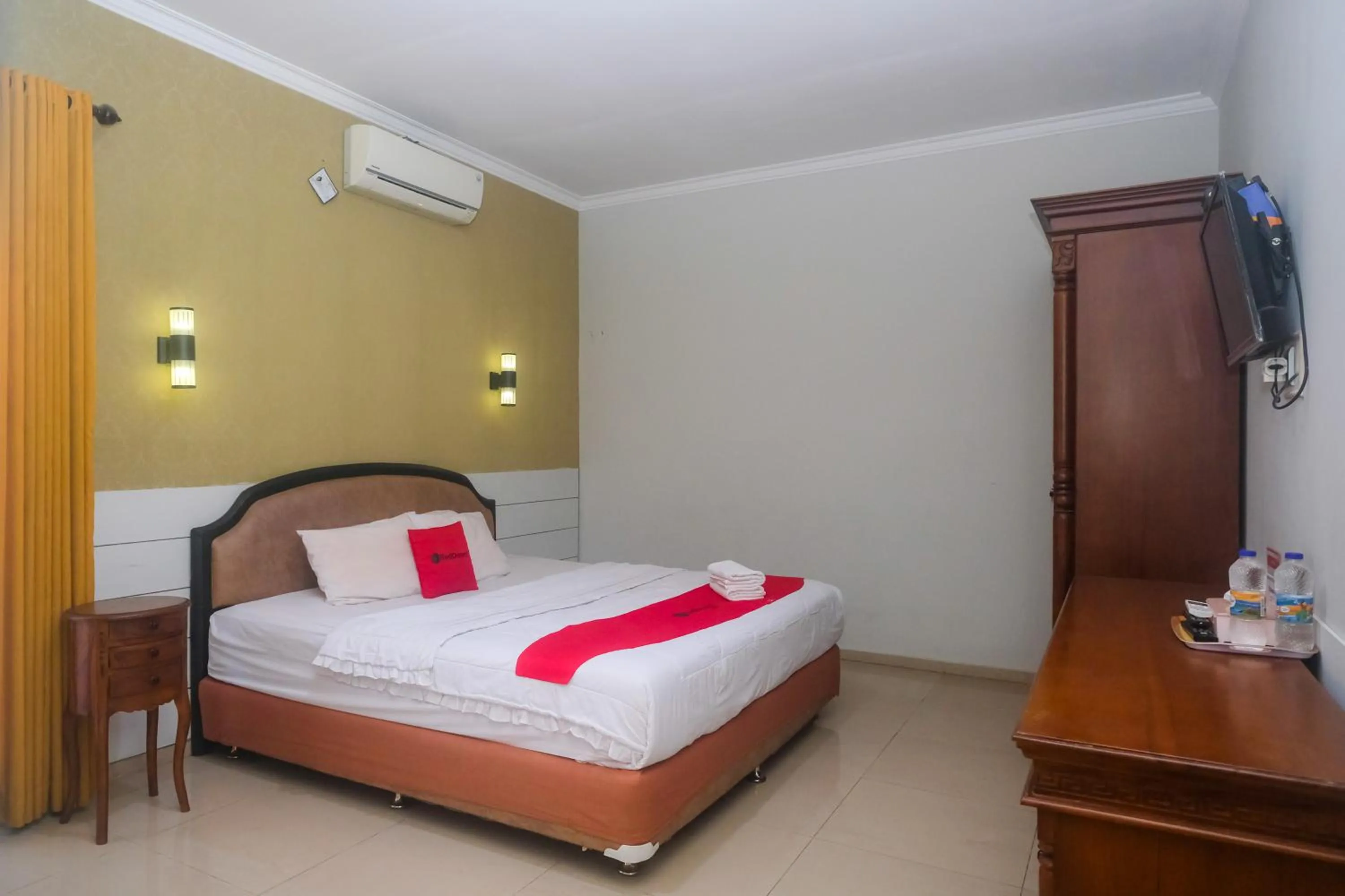 Bedroom, Bed in RedDoorz Plus near Adisucipto Airport 2