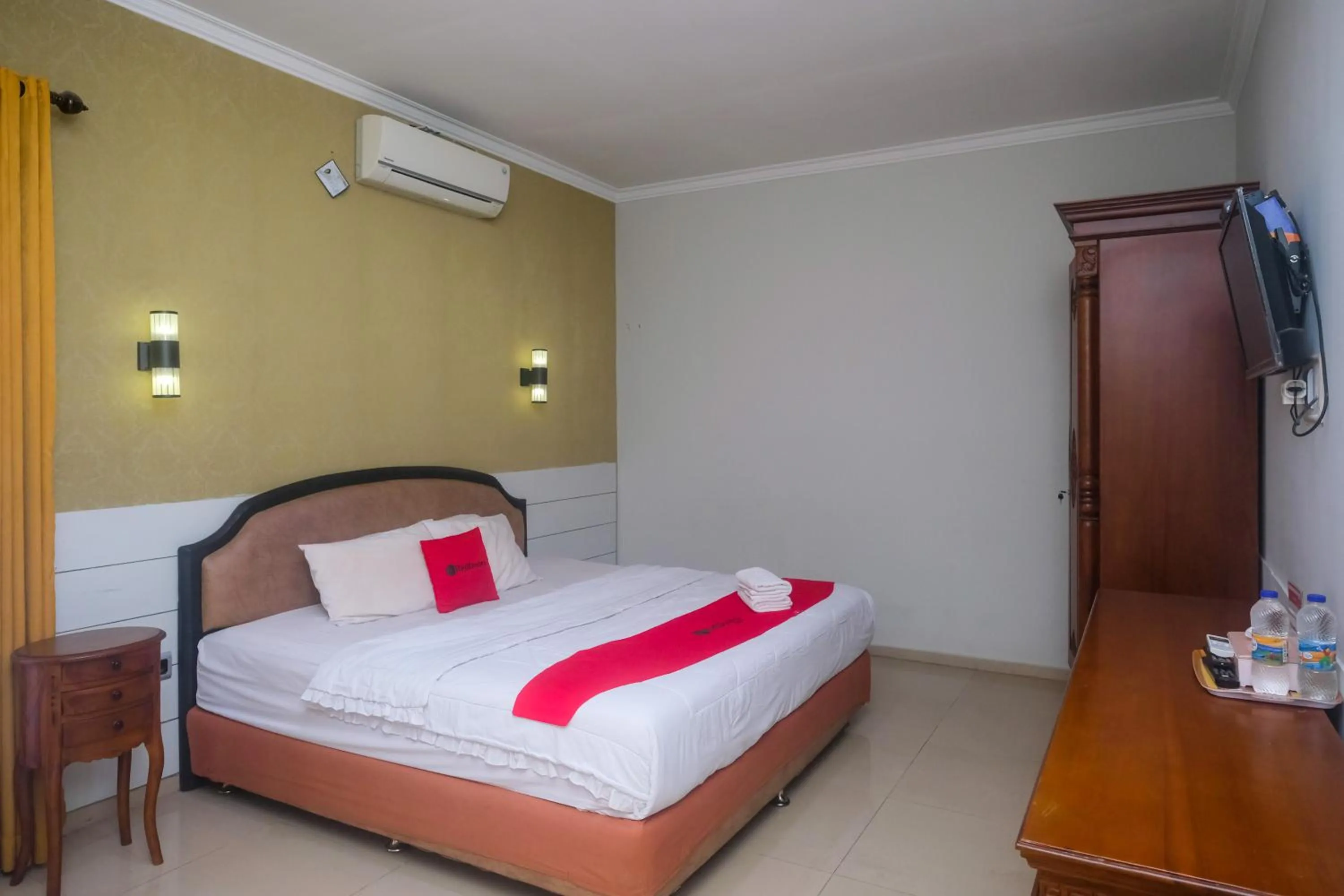 Bedroom, Bed in RedDoorz Plus near Adisucipto Airport 2