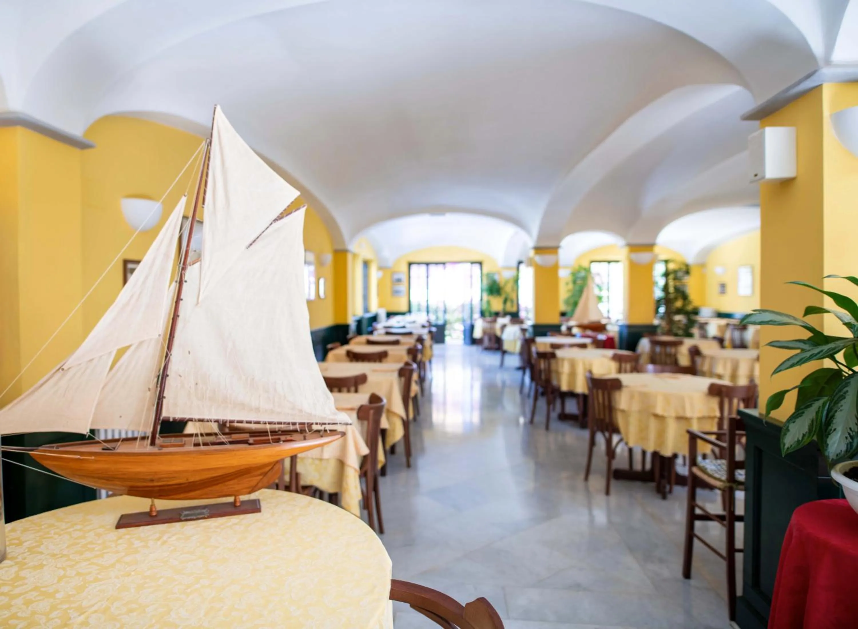 Restaurant/places to eat in Hotel Miranda