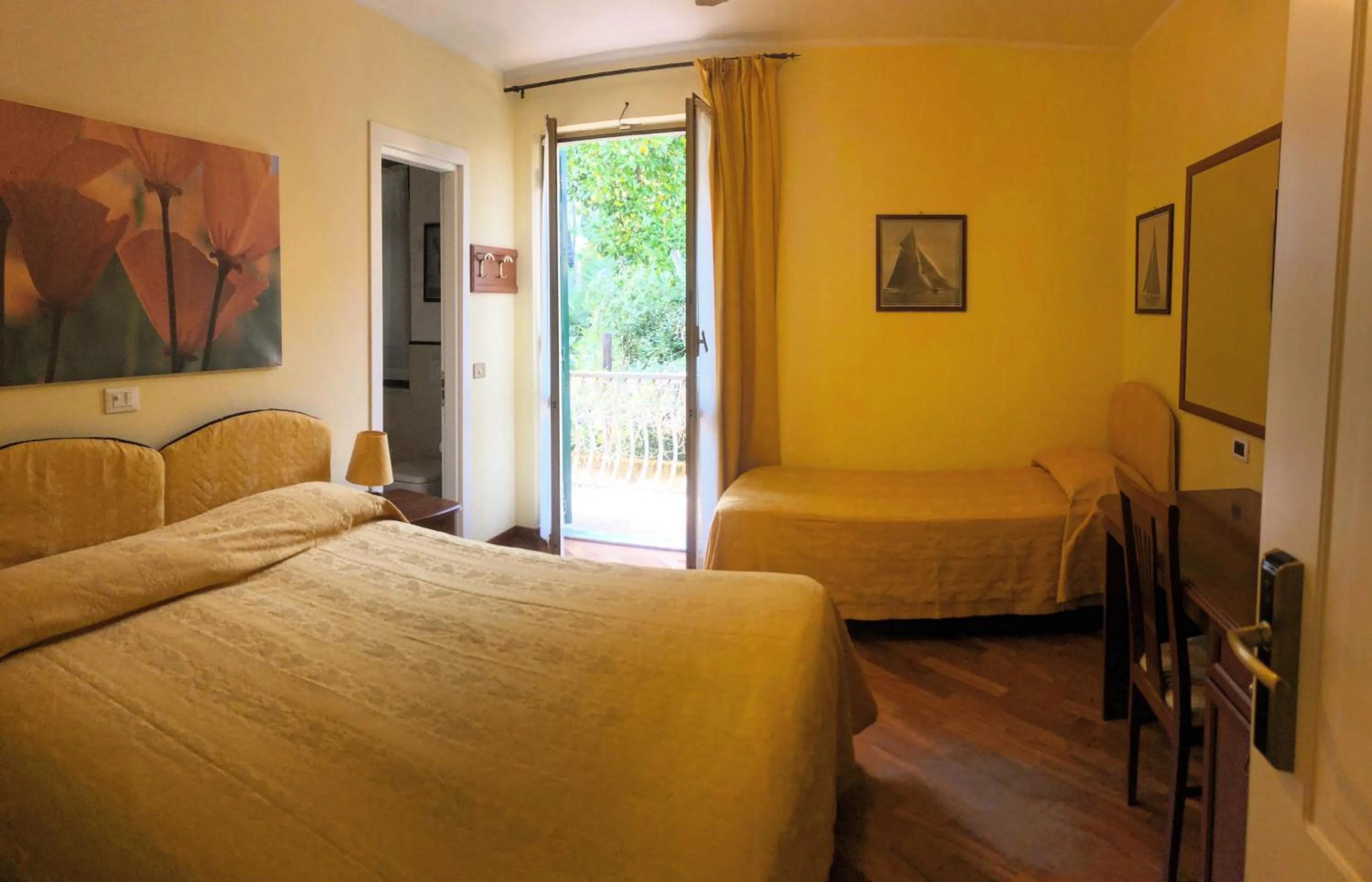 Photo of the whole room, Bed in Hotel Miranda