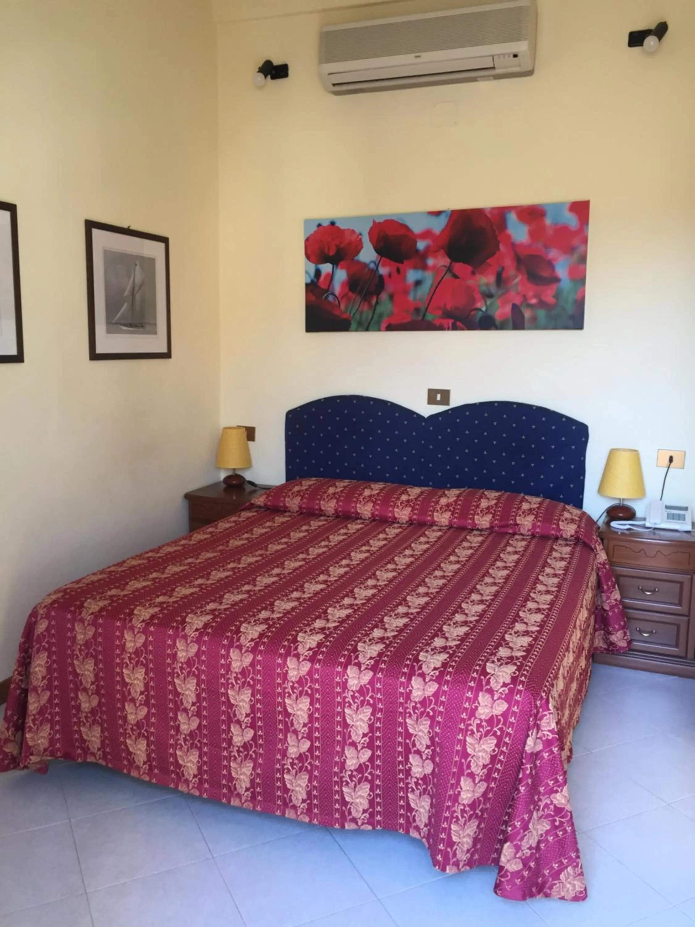 Bed in Hotel Miranda