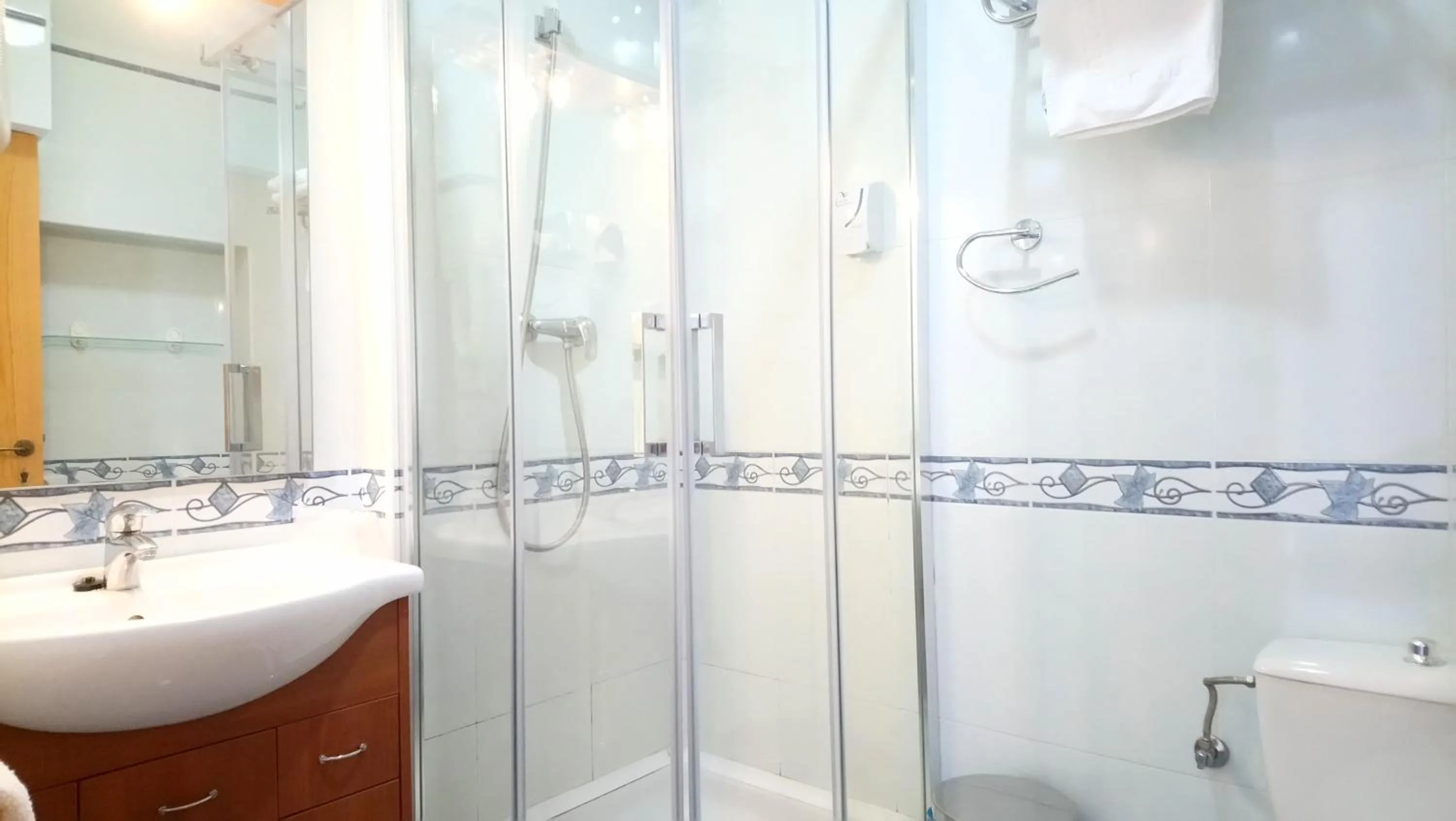 Bathroom in Logis Hotel & Restaurant Bergeret Sport