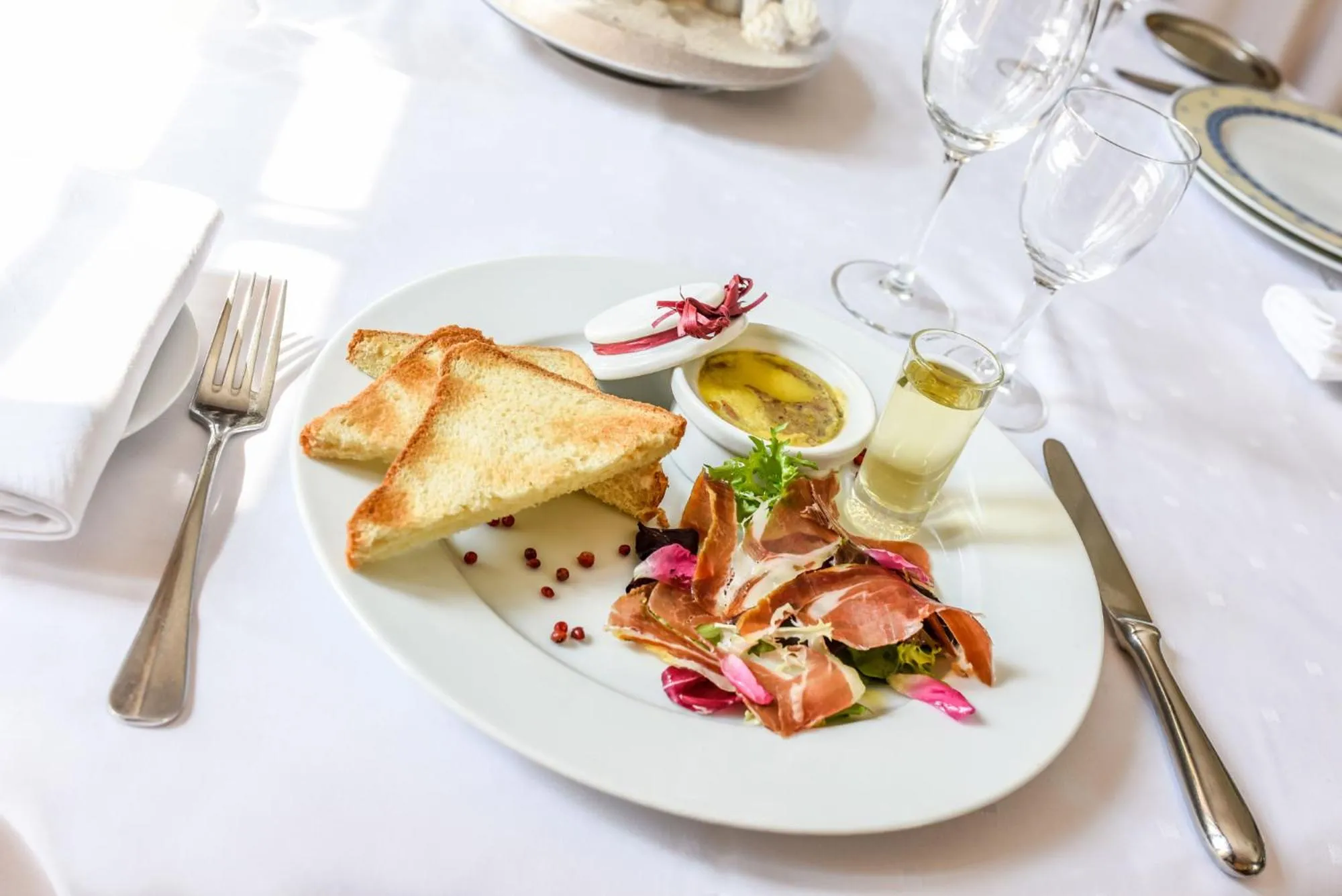 Lunch in Logis Hotel & Restaurant Bergeret Sport