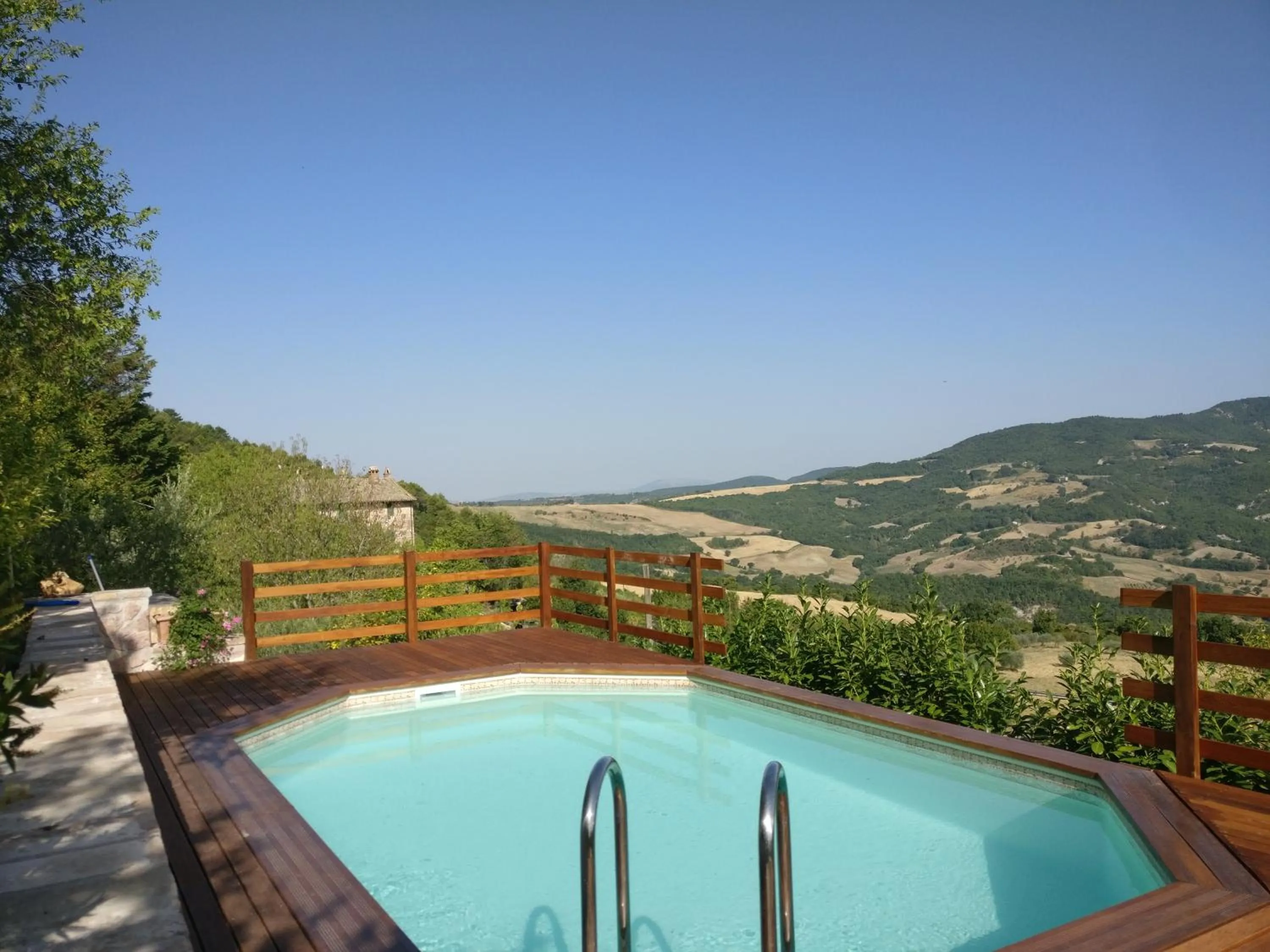 Pool view in B&B La Terrazza Del Subasio