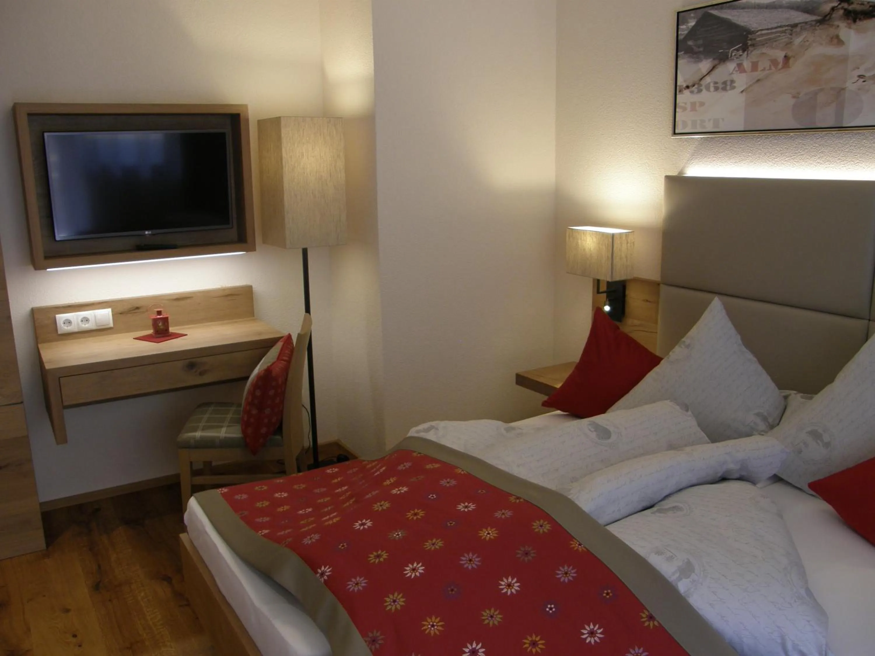 Photo of the whole room, Bed in Sportalm