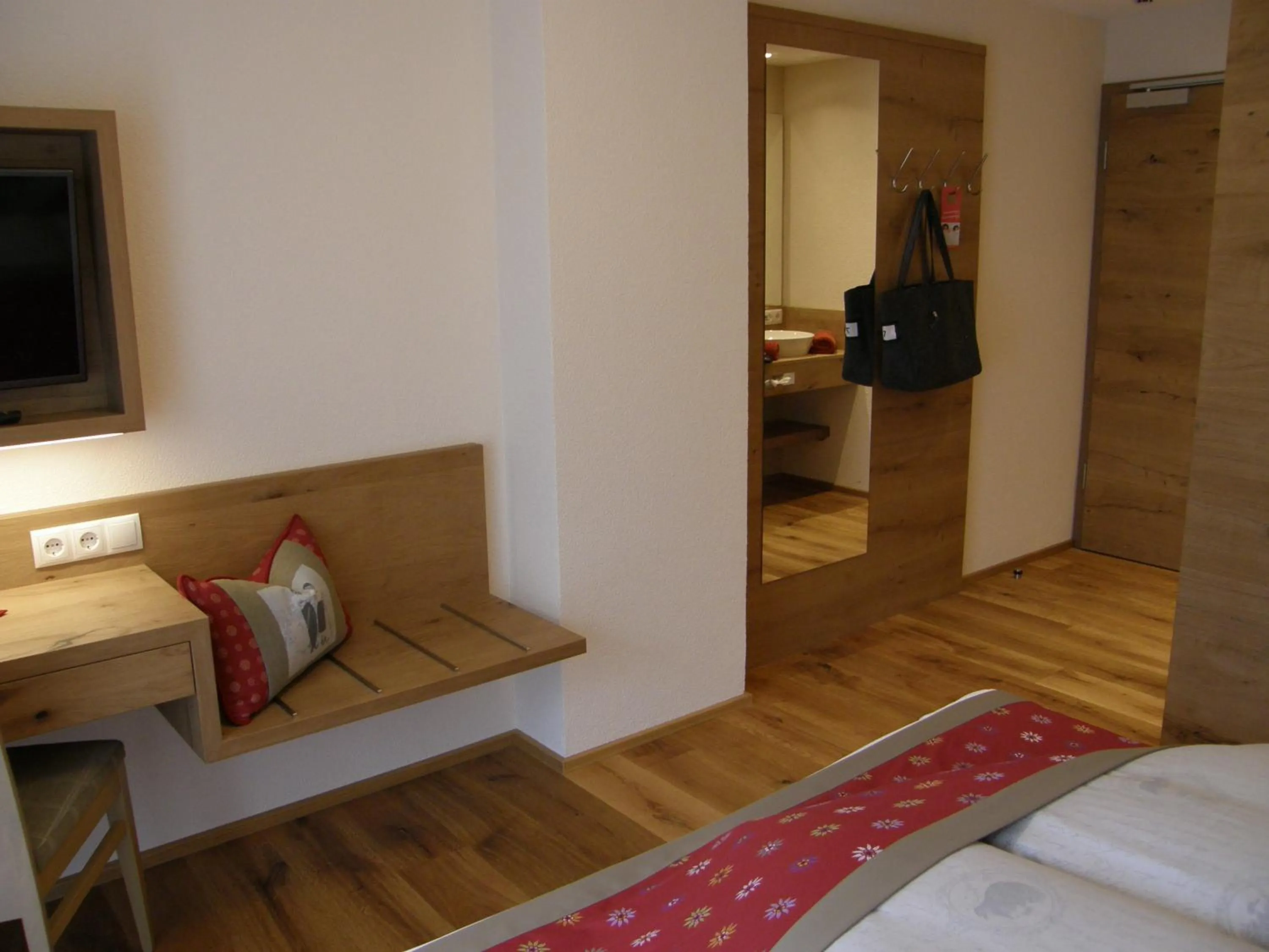 Photo of the whole room, Bed in Sportalm