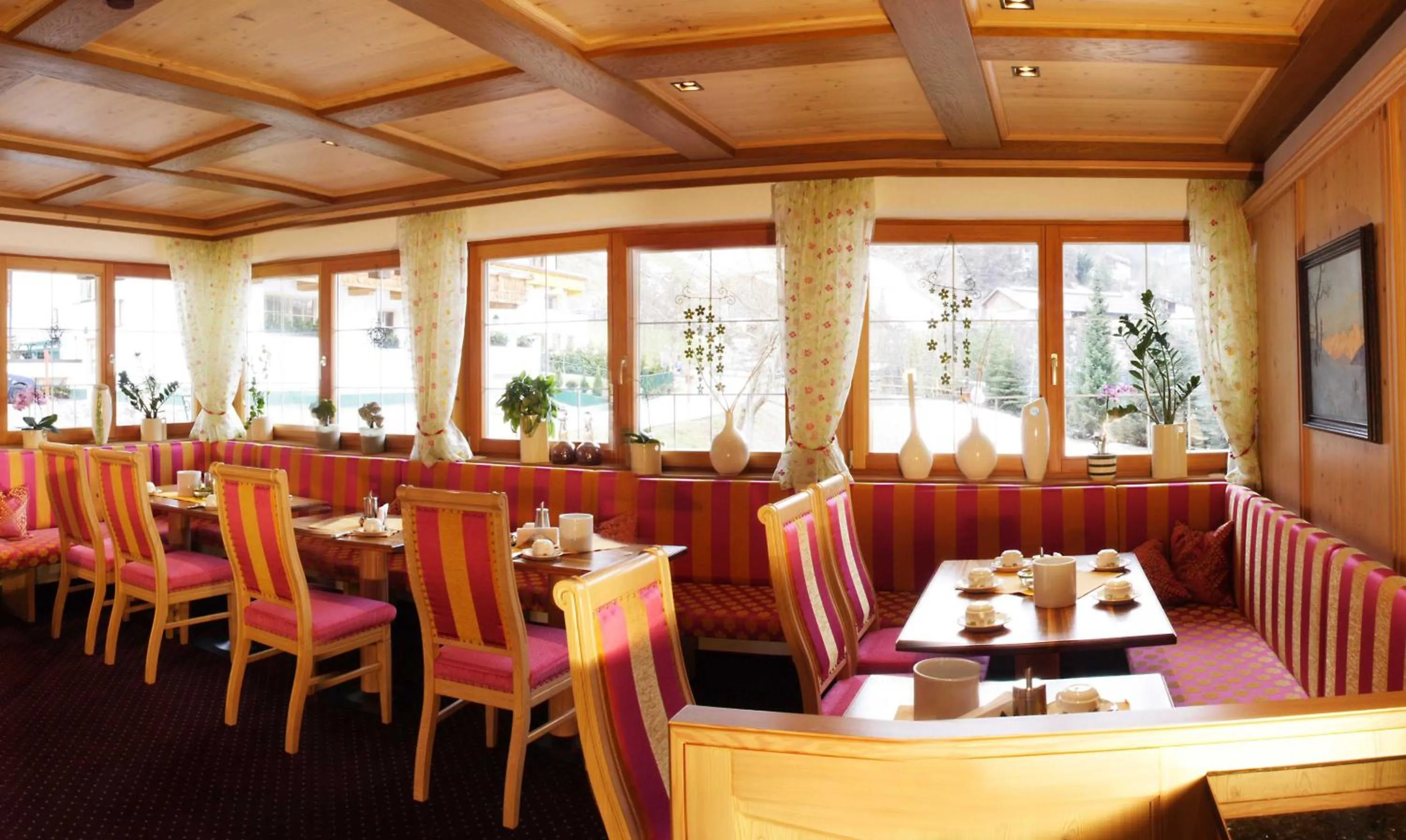 Restaurant/places to eat in Sportalm