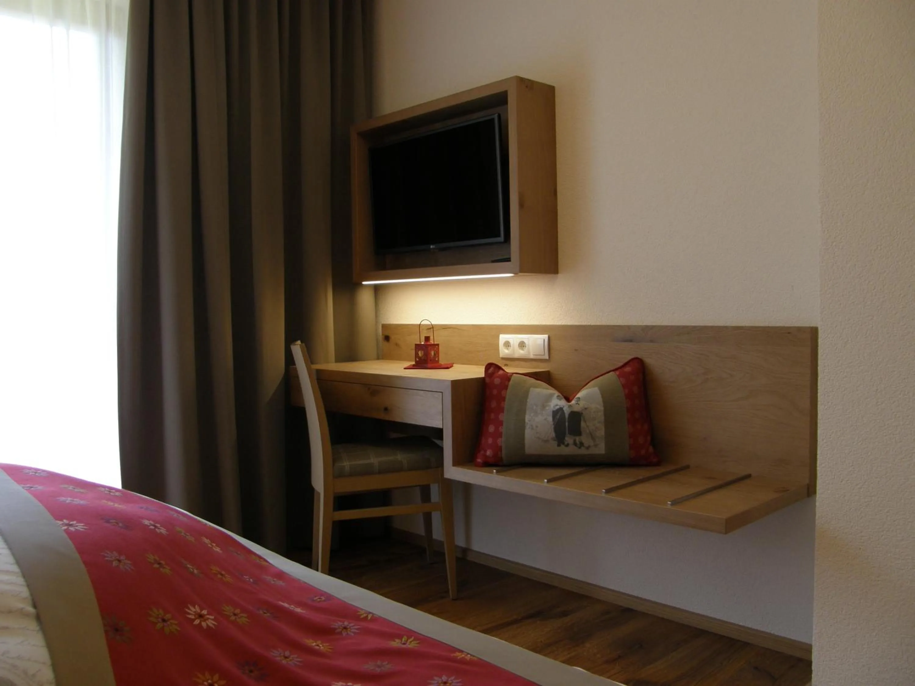 Photo of the whole room, Bed in Sportalm