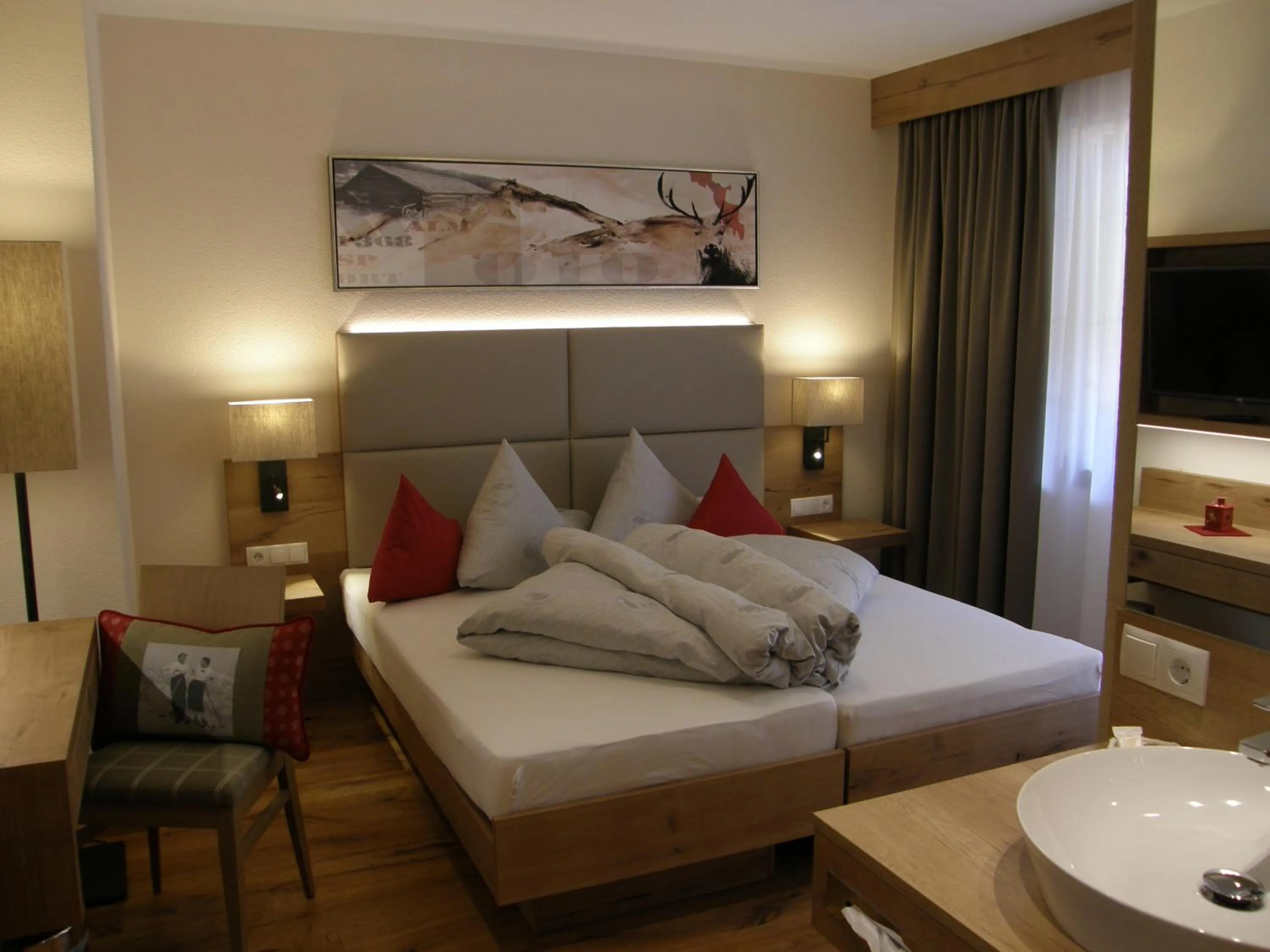 Photo of the whole room, Bed in Sportalm