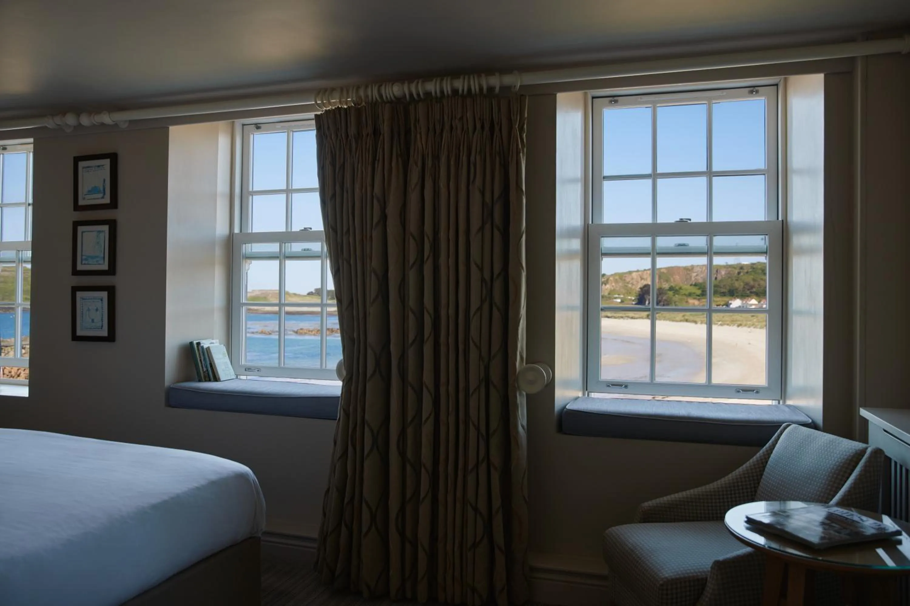 Bedroom, Bed in Braye Beach Hotel, Alderney