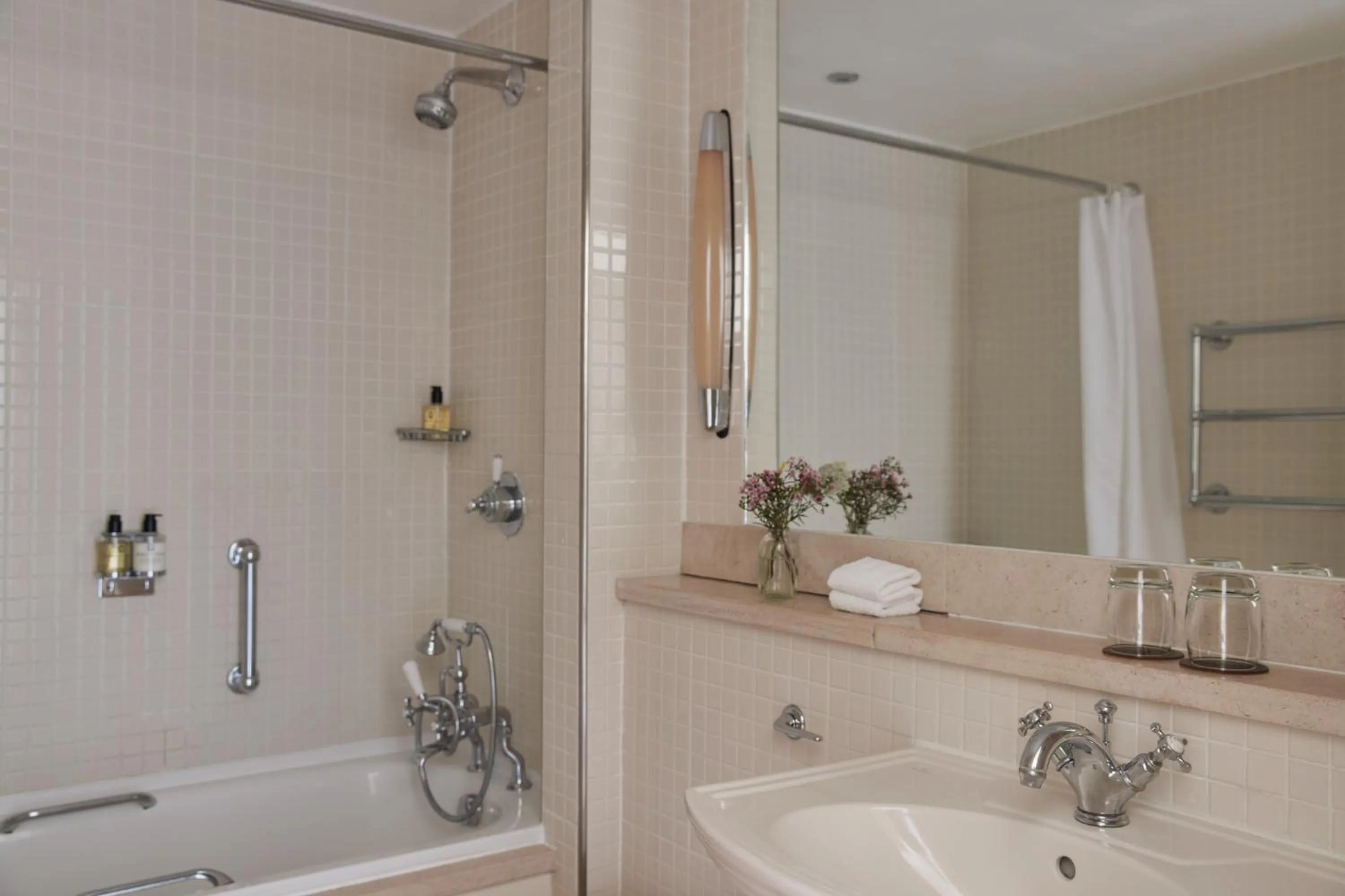 Bathroom in Braye Beach Hotel, Alderney