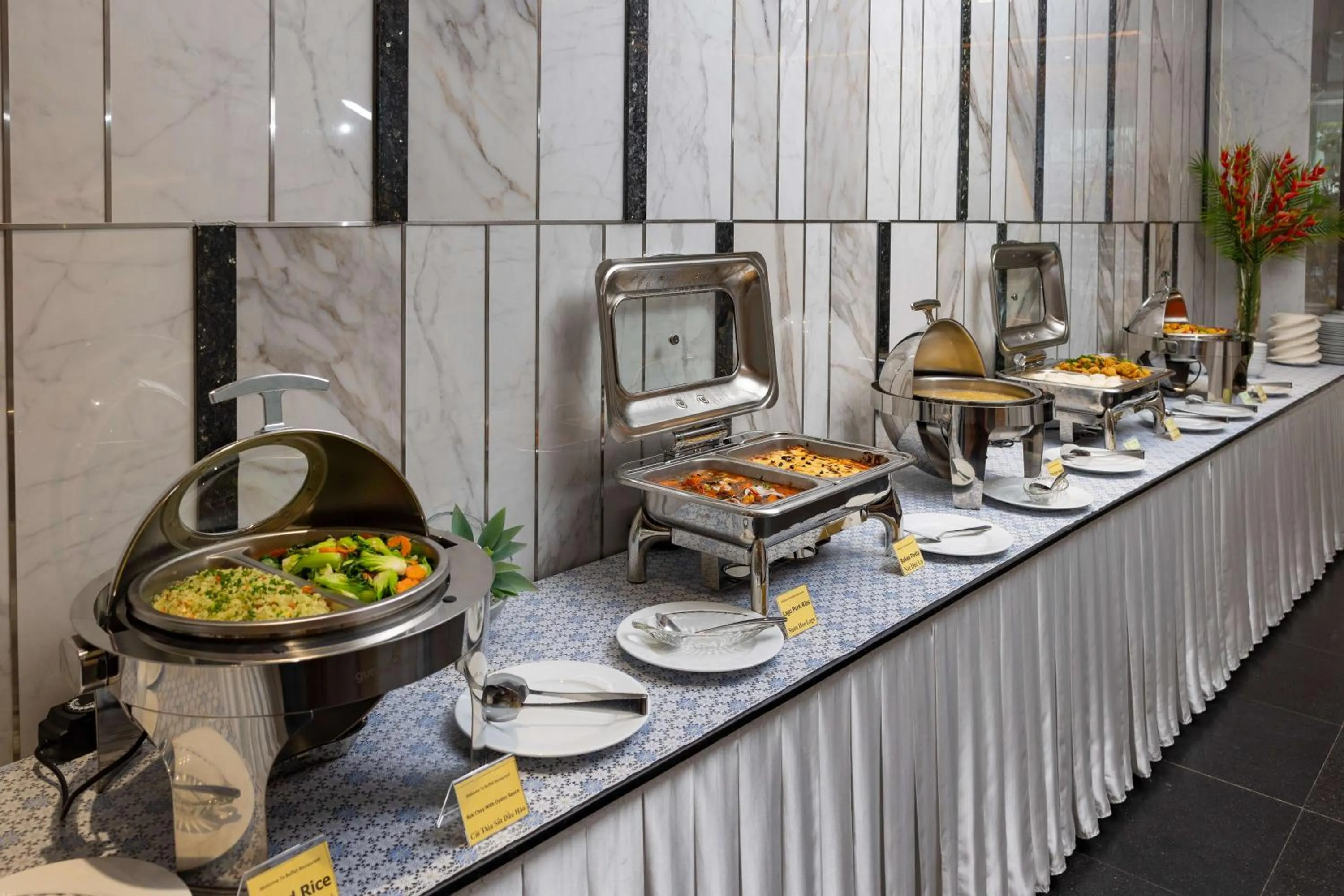 Restaurant/places to eat in The Summer Hotel