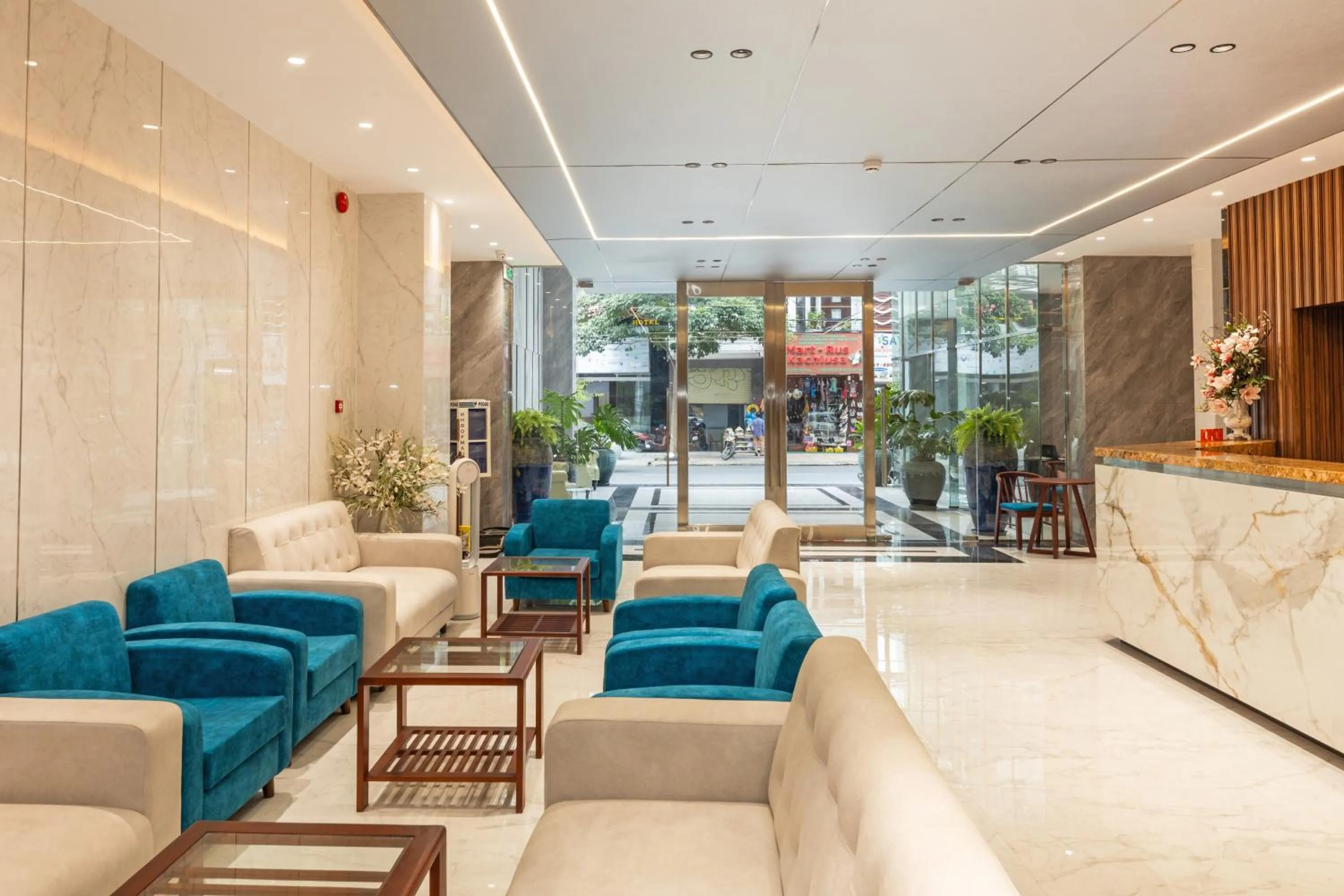 Communal lounge/ TV room in The Summer Hotel