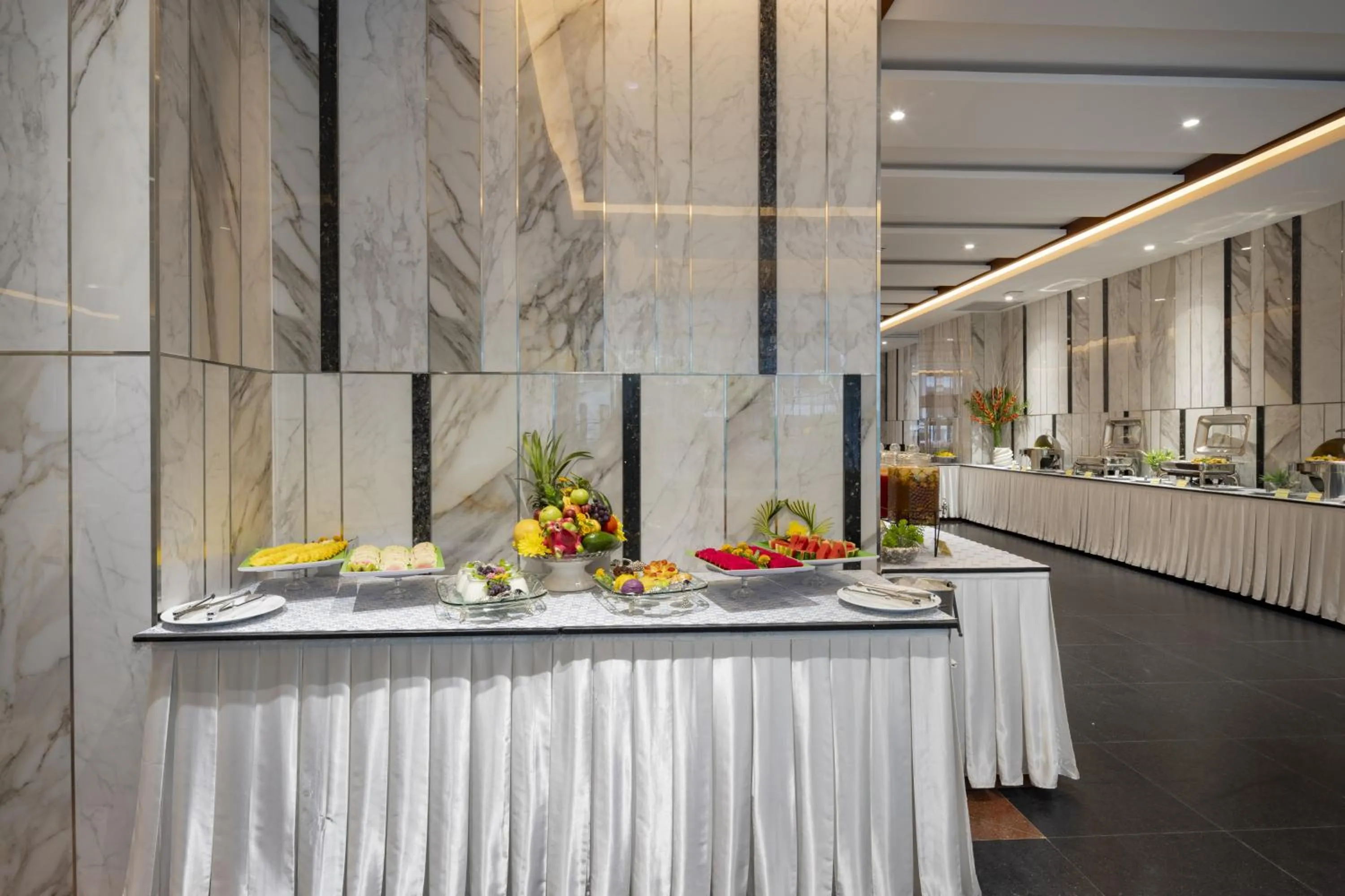 Restaurant/places to eat in The Summer Hotel