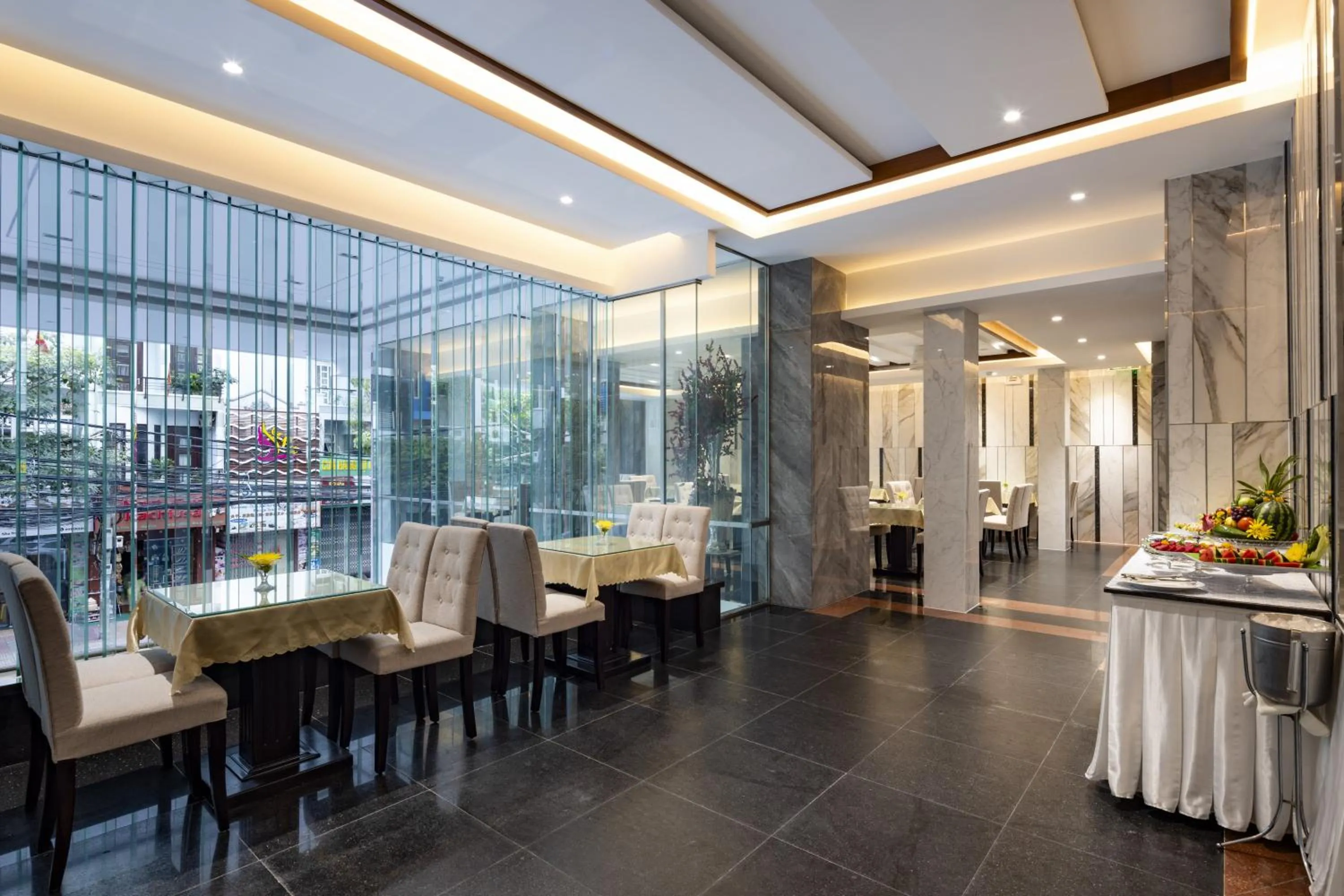 Restaurant/places to eat in The Summer Hotel