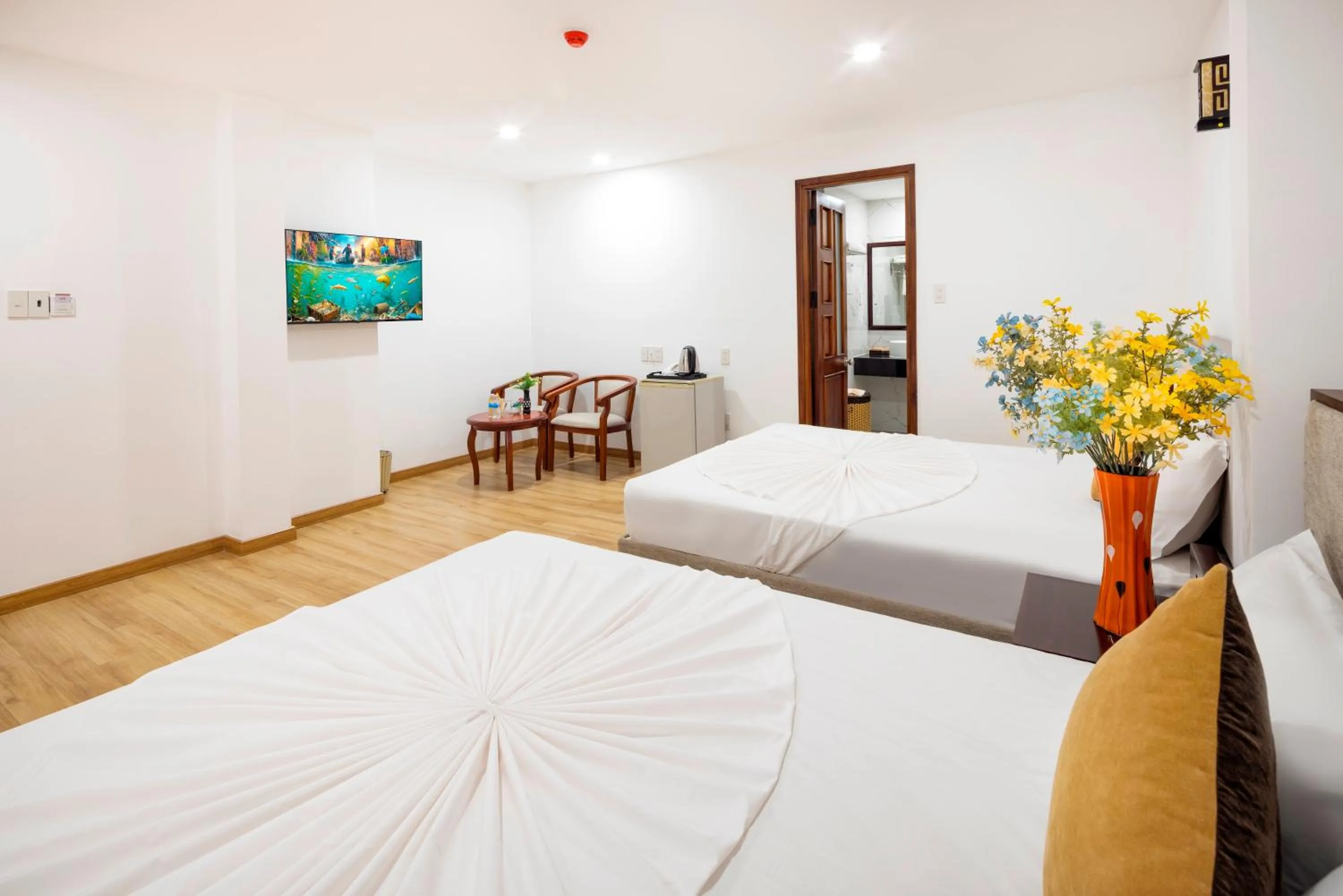 Seating area, Bed in The Summer Hotel