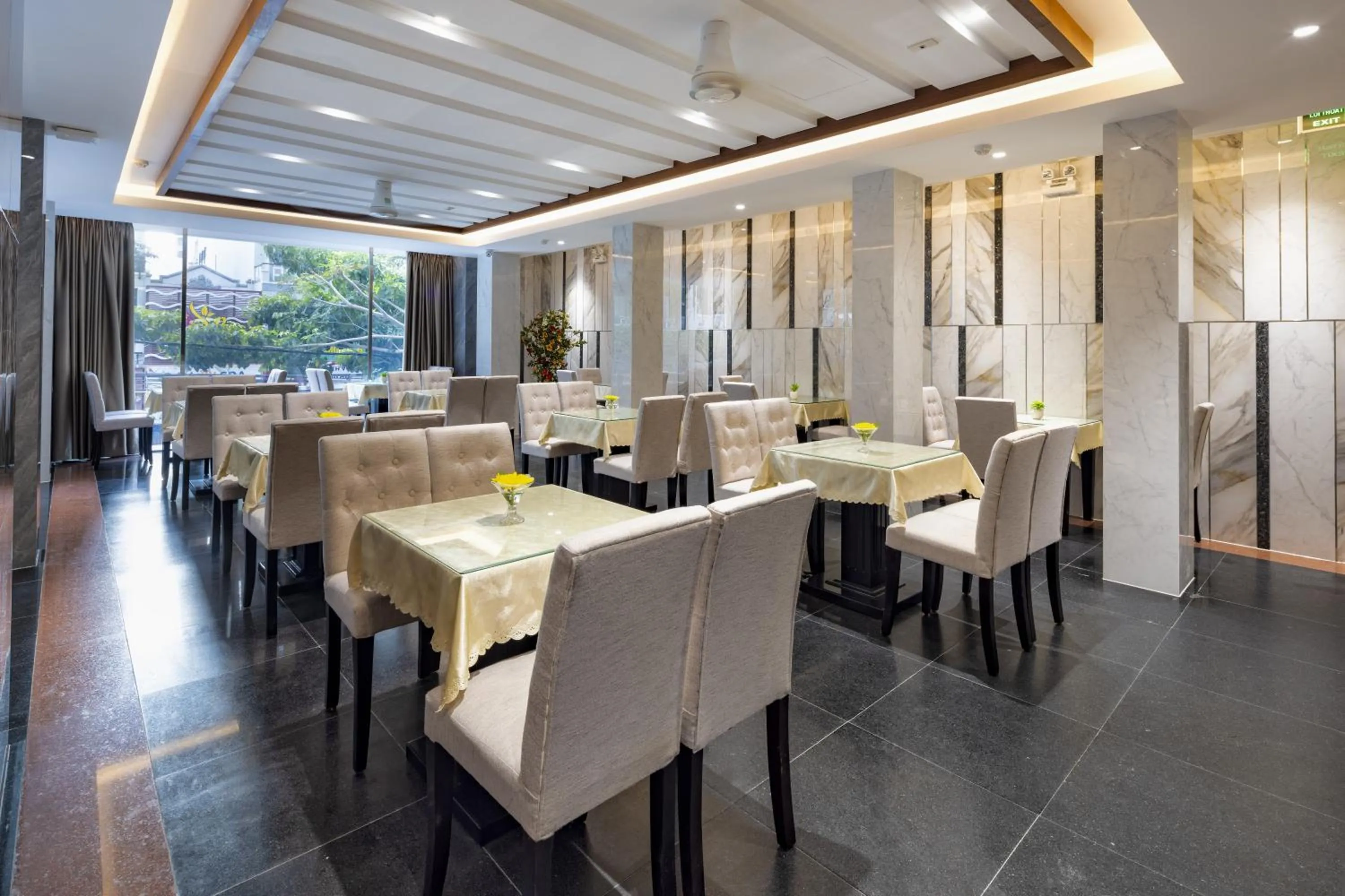 Restaurant/places to eat in The Summer Hotel