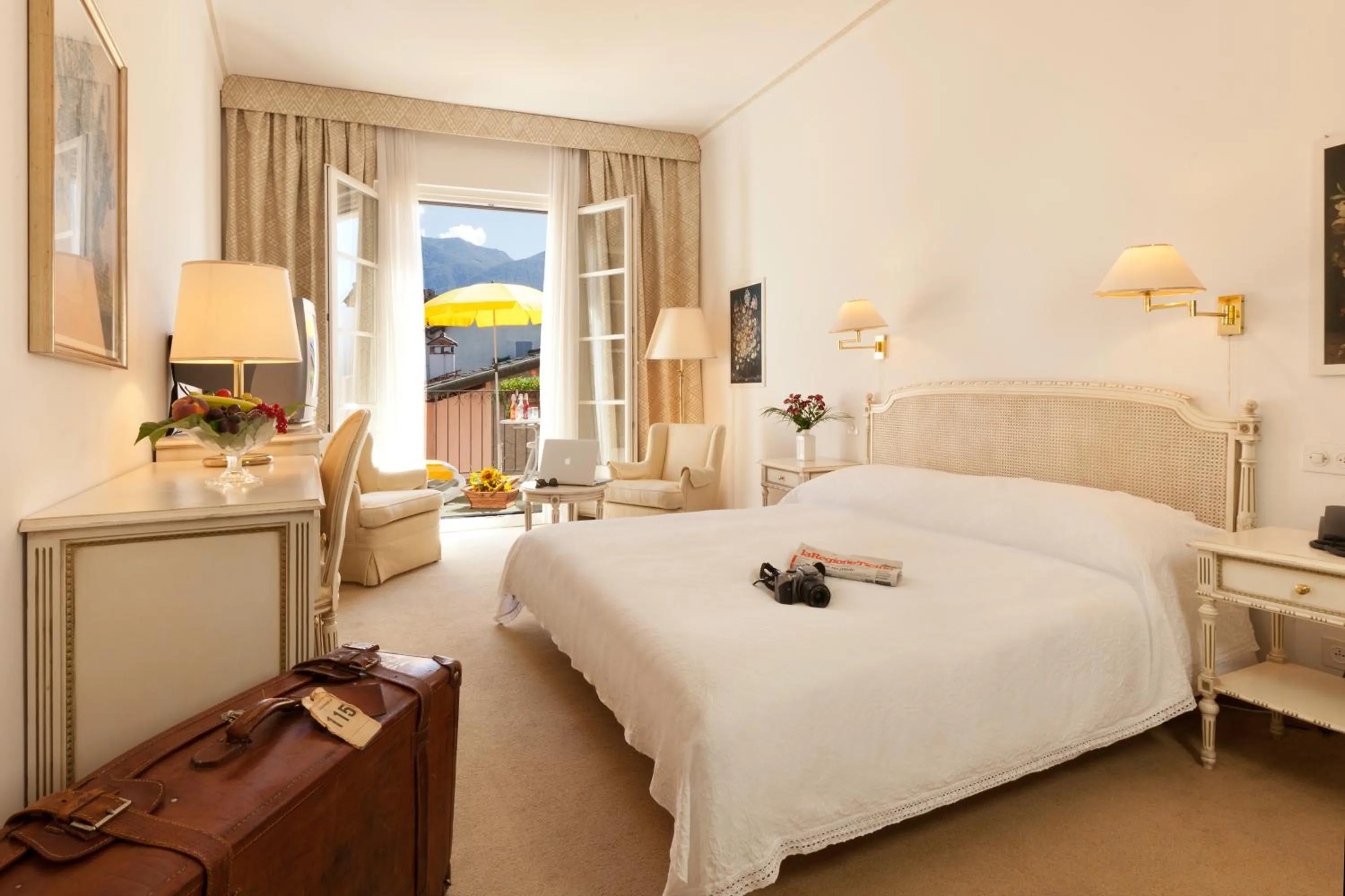 Balcony/Terrace, Bed in Hotel Tamaro