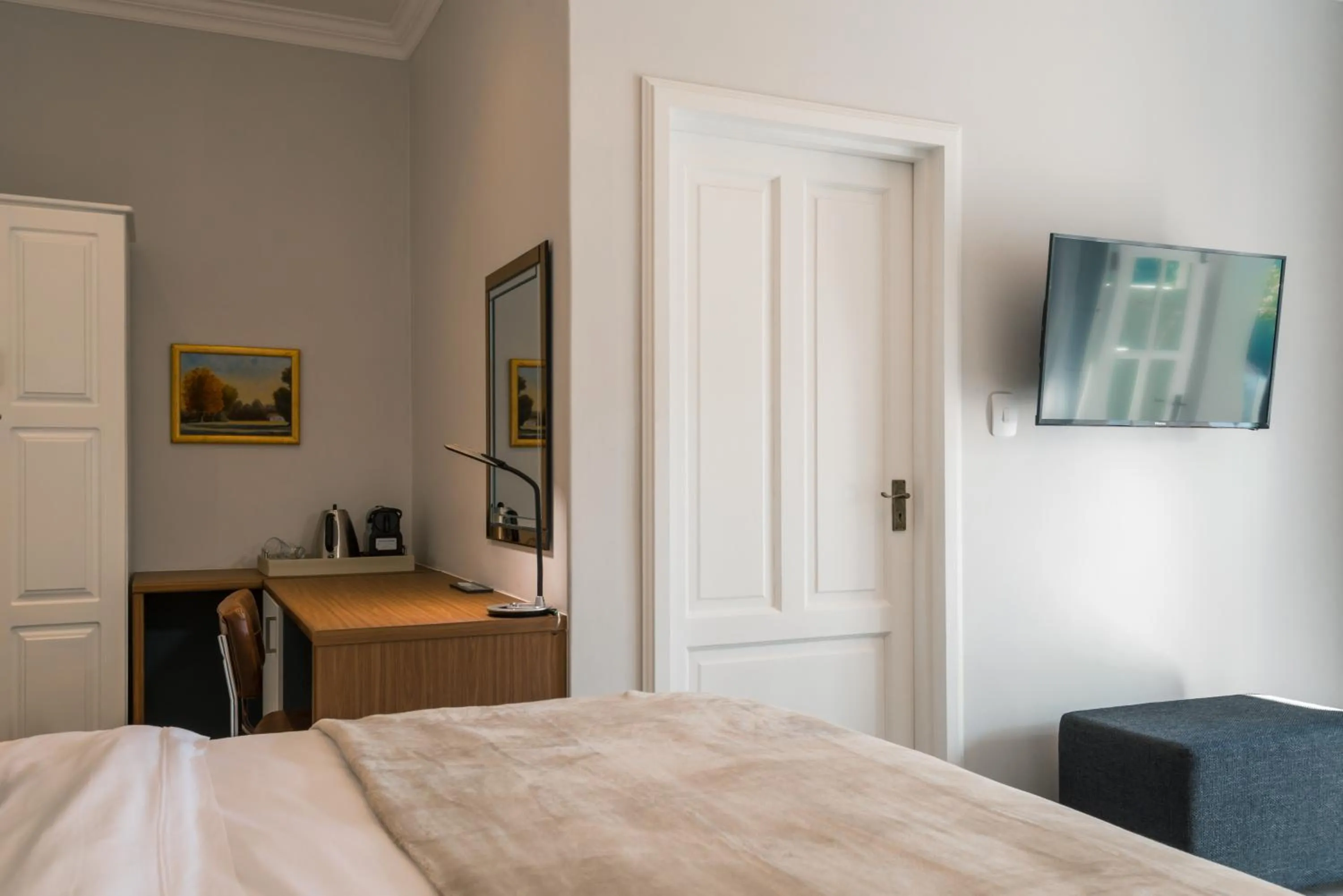 Coffee/tea facilities, Bed in Waterstone Lodge