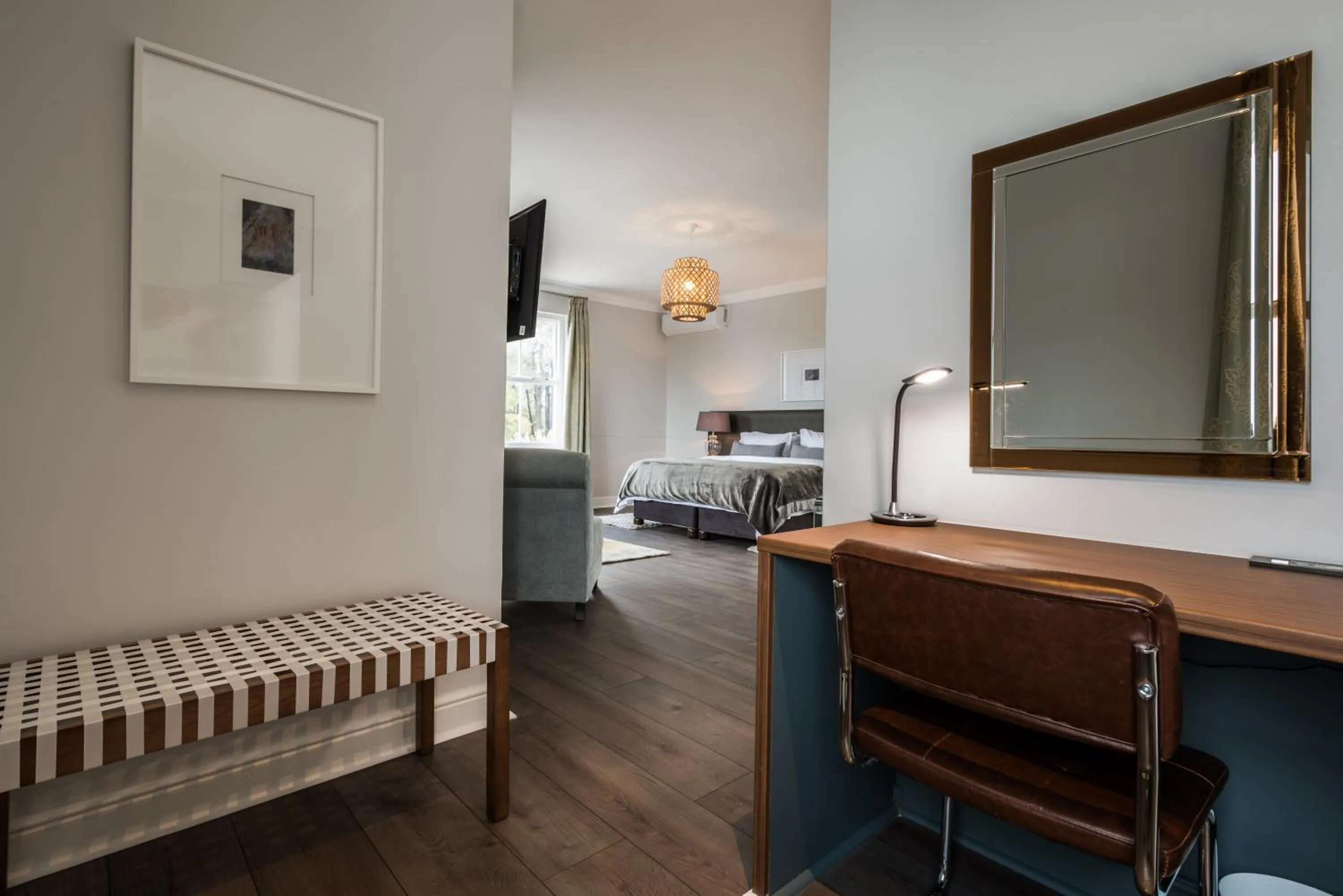 Photo of the whole room, Bed in Waterstone Lodge