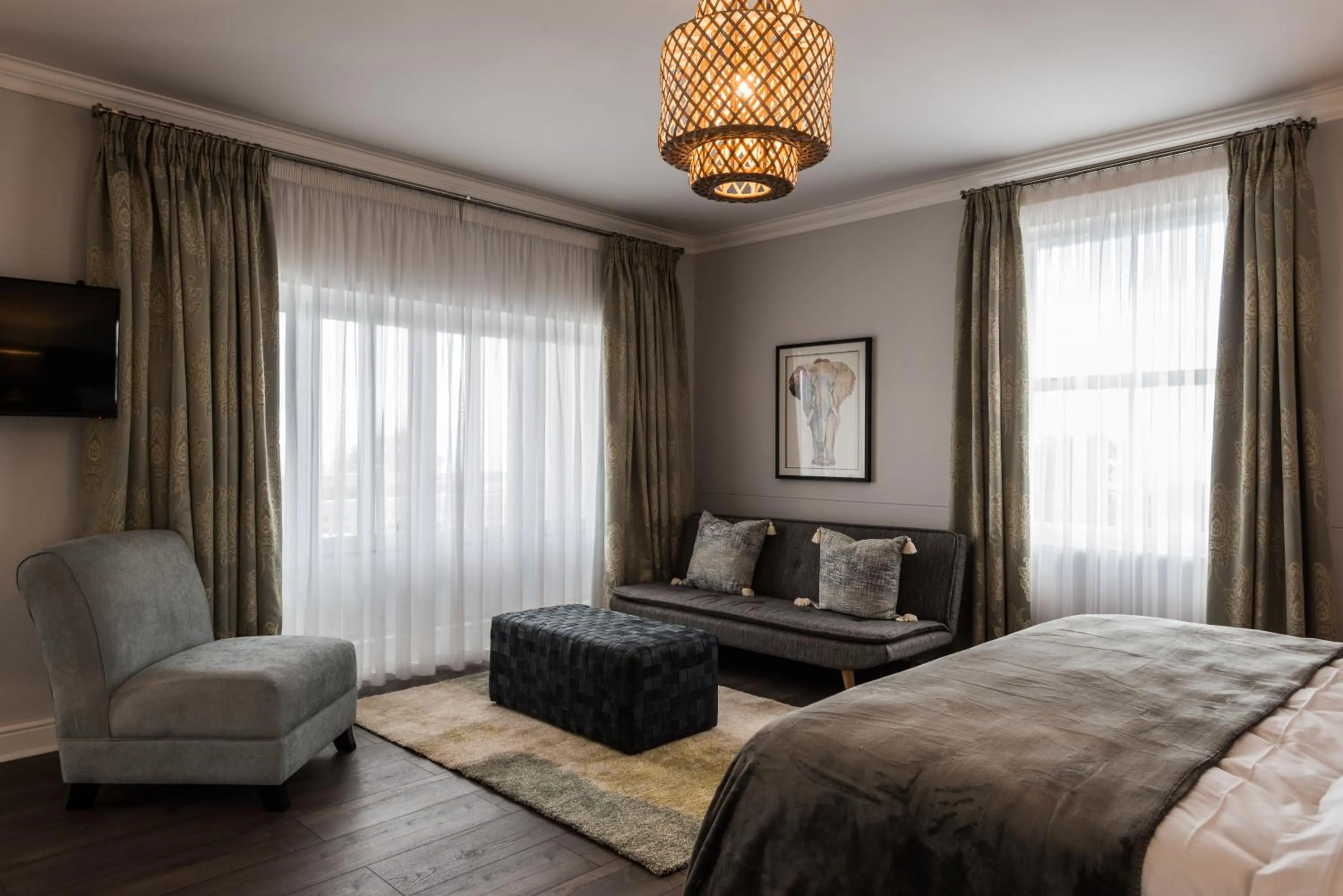 Living room, Bed in Waterstone Lodge