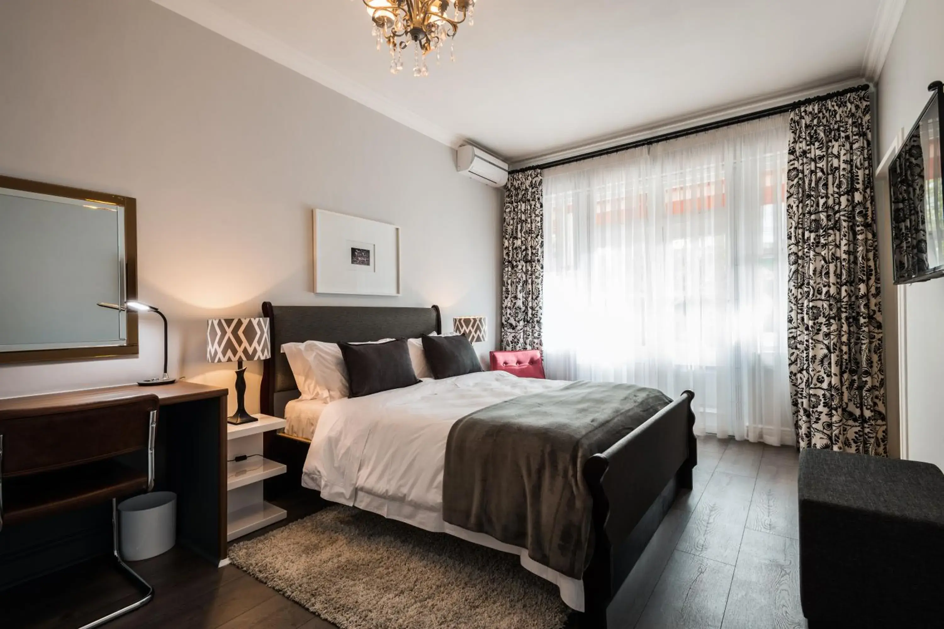 Double Room with Pool View - single occupancy in Waterstone Lodge Double Room with Pool View - single occupancy in Waterstone Lodge