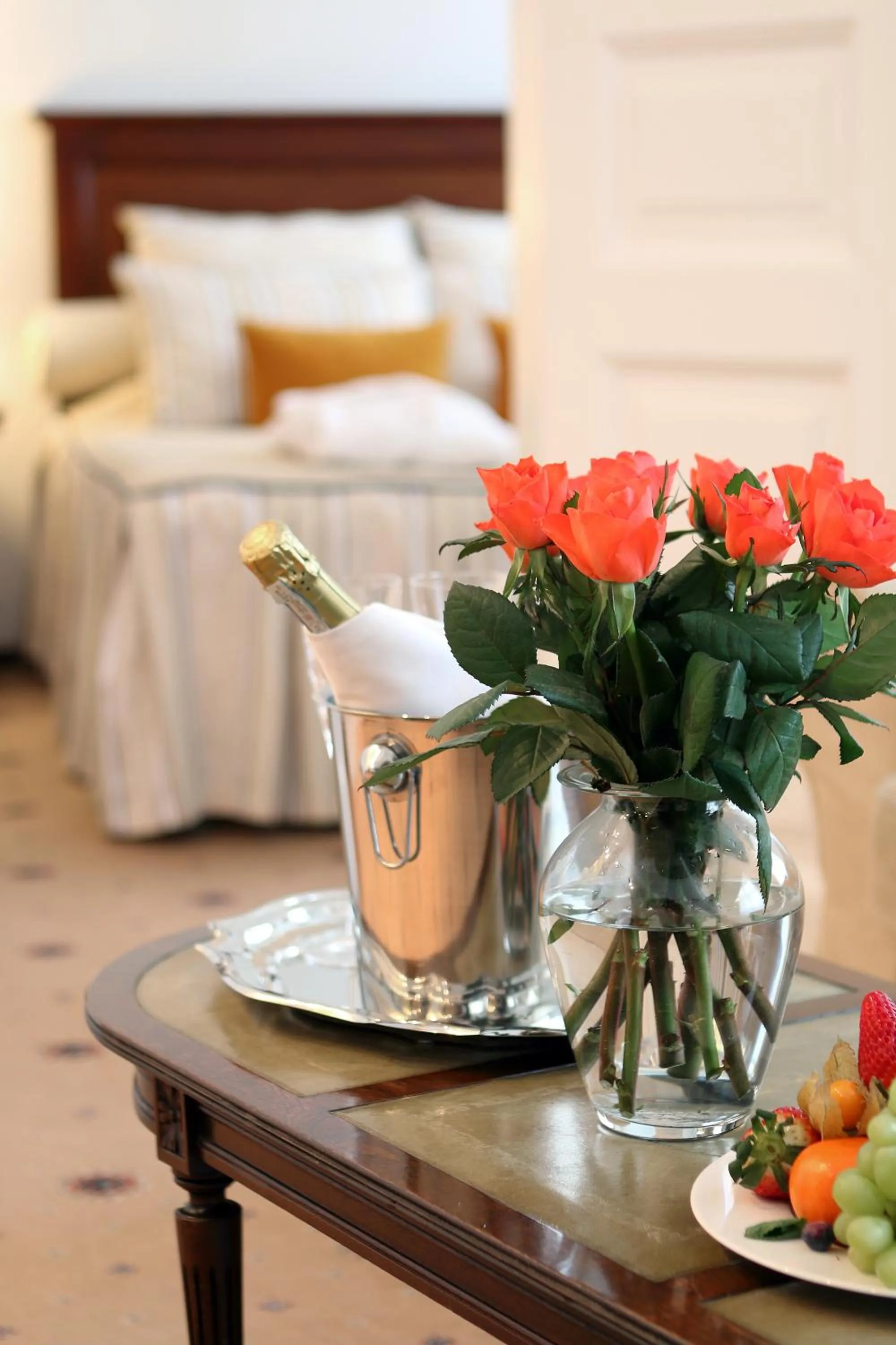 Food and drinks, Bed in Hestia Hotel Draugi