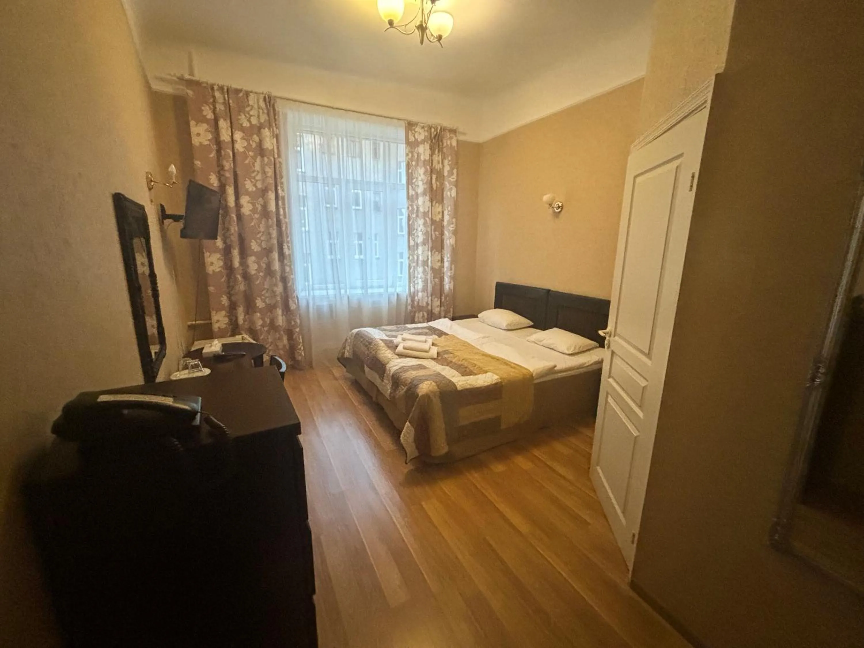 Bedroom, Bed in Viktorija