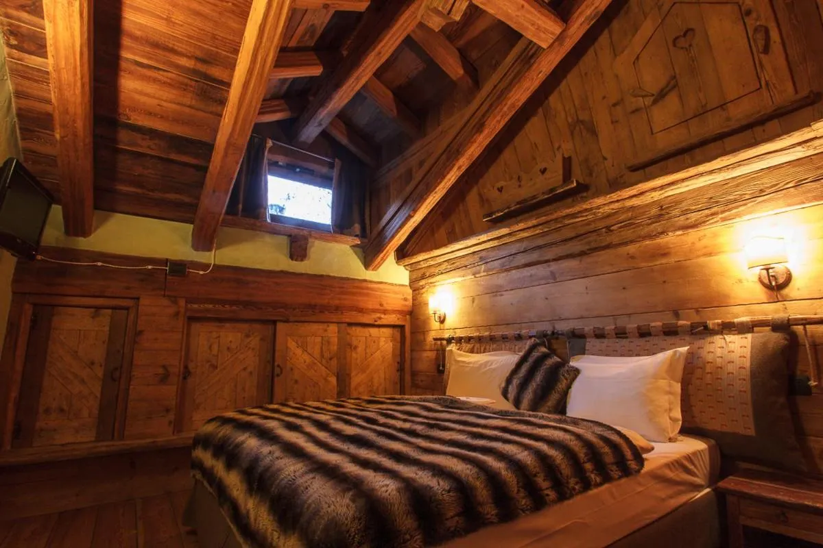 Bed in Au Coeur Des Neiges Resort SPA & FREE E-BIKE