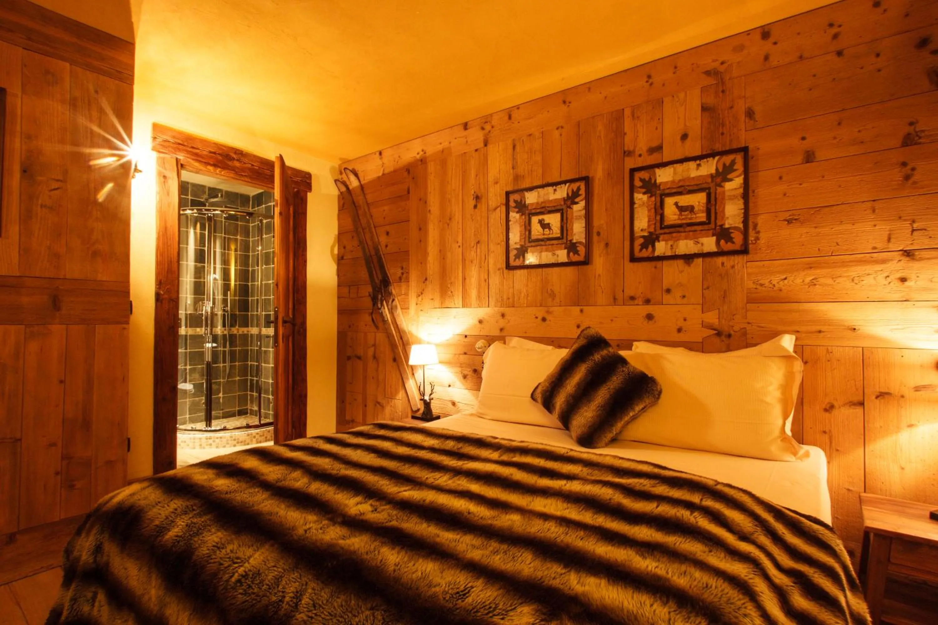 Bed in Au Coeur Des Neiges Resort SPA & FREE E-BIKE