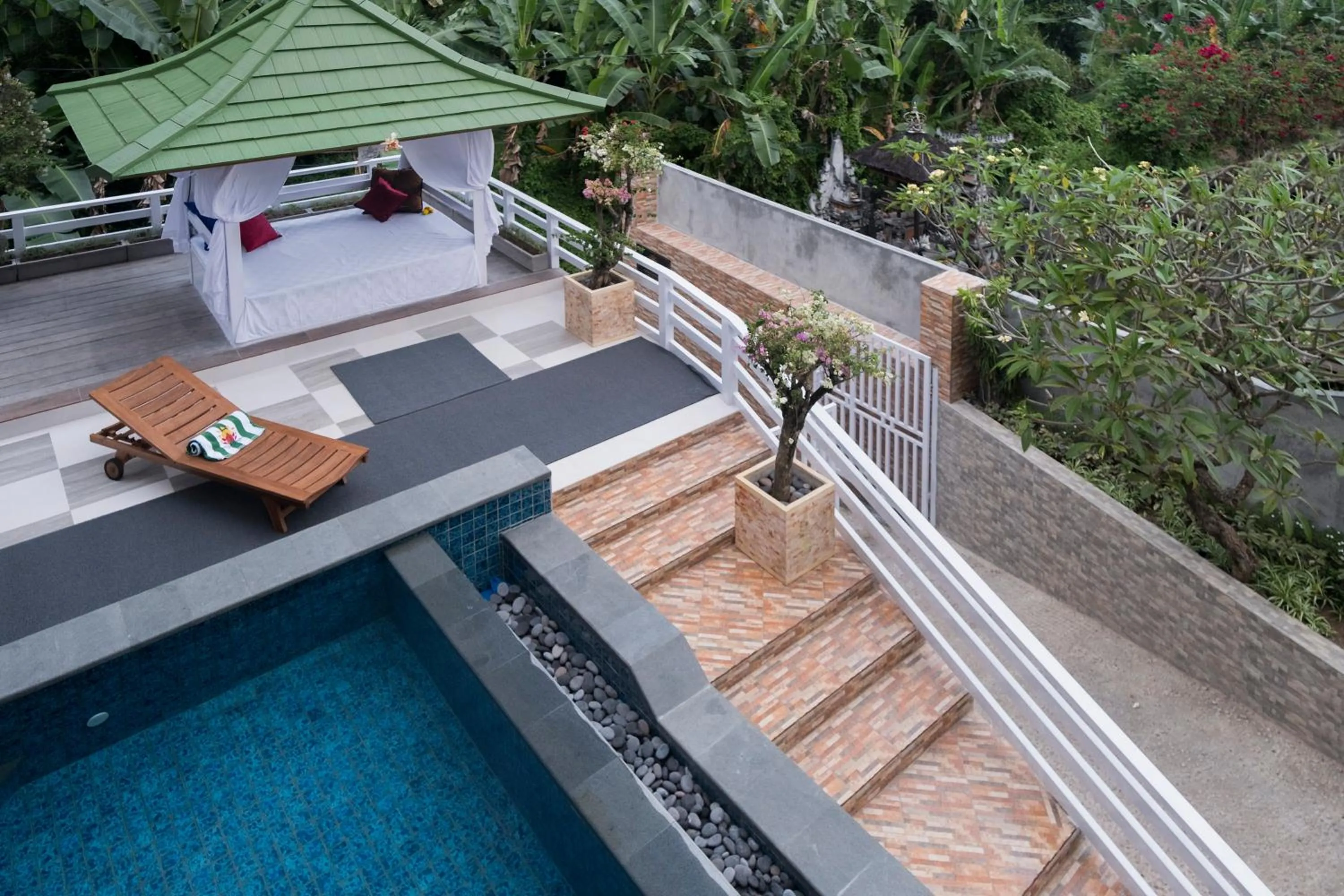 Swimming pool in Villa Suari I