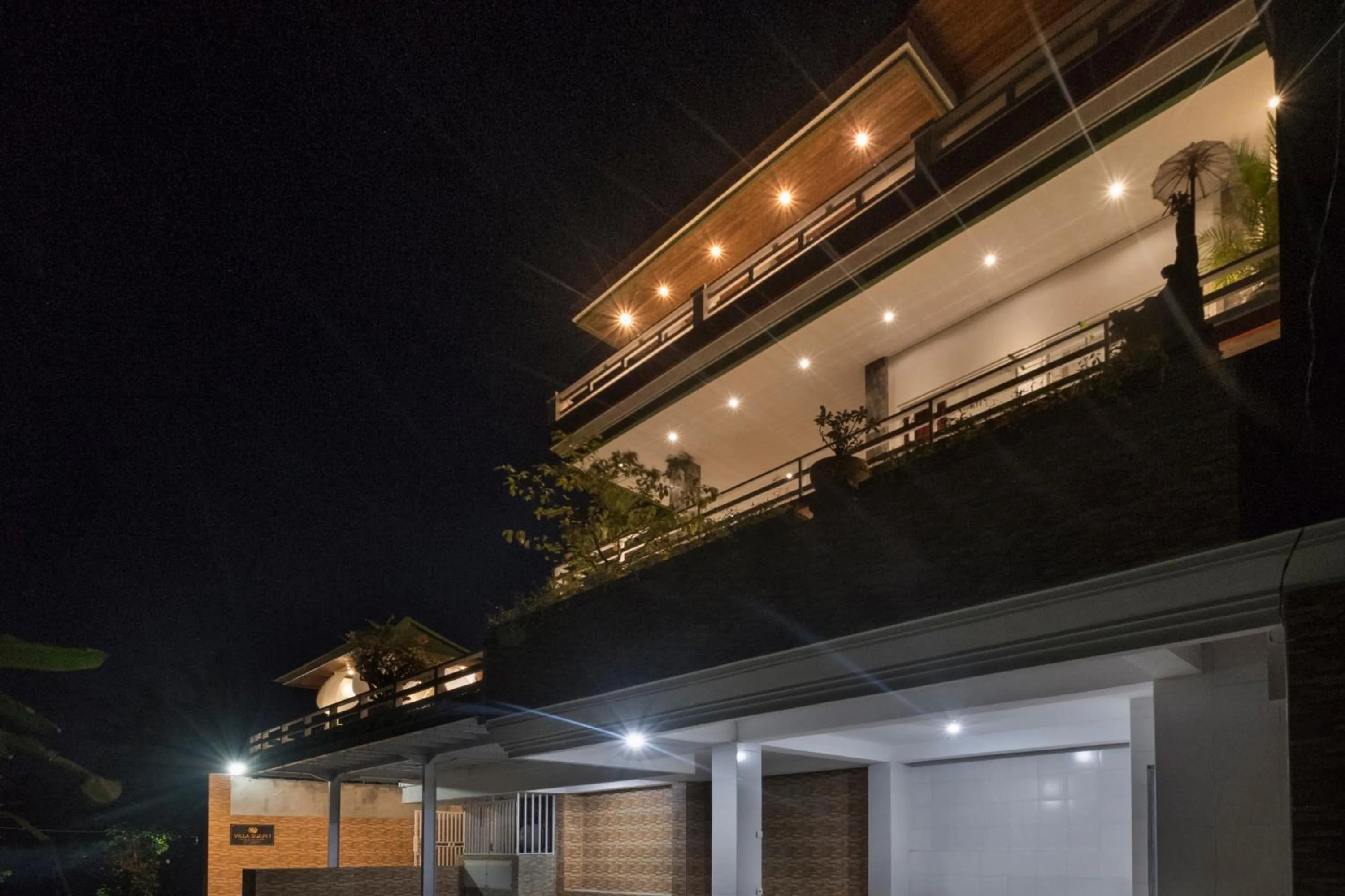 Property building in Villa Suari I