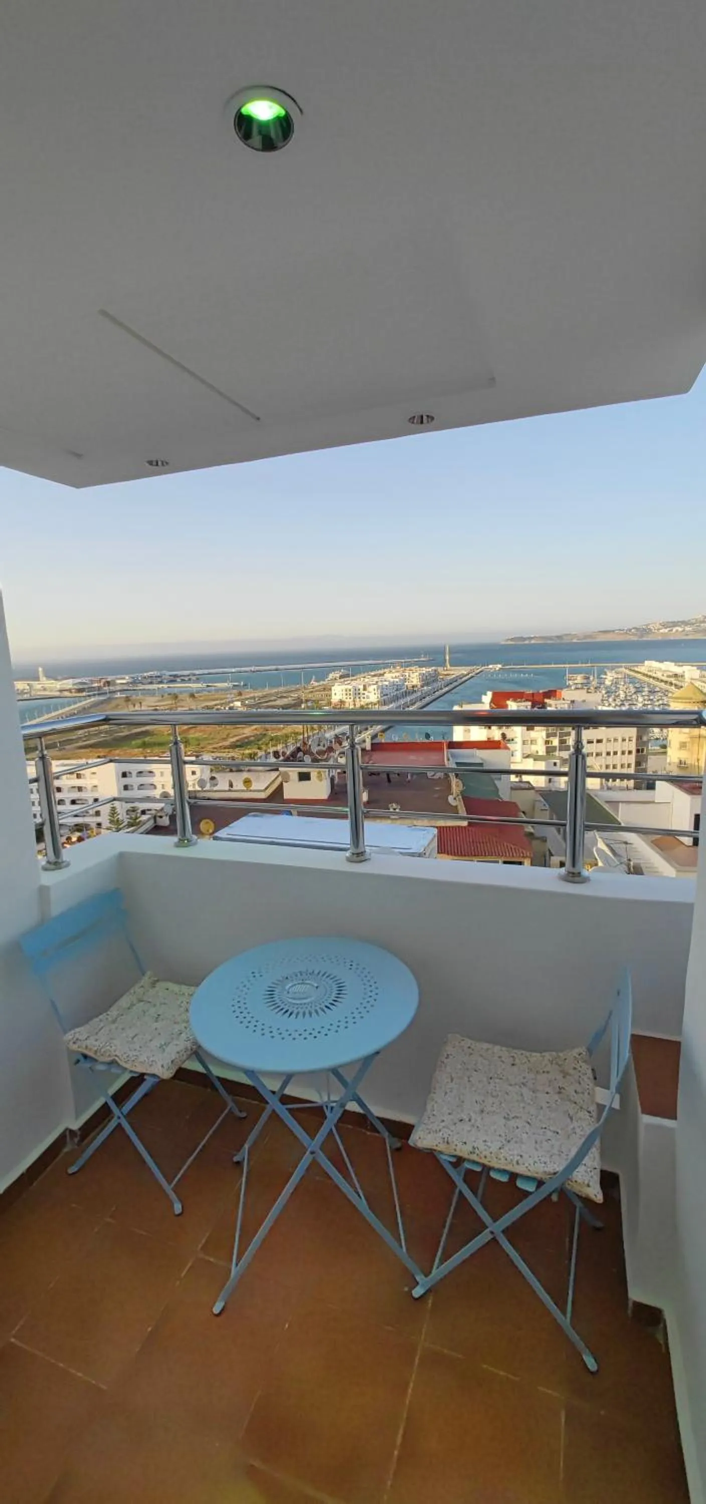 Day in City Bleu Maroc