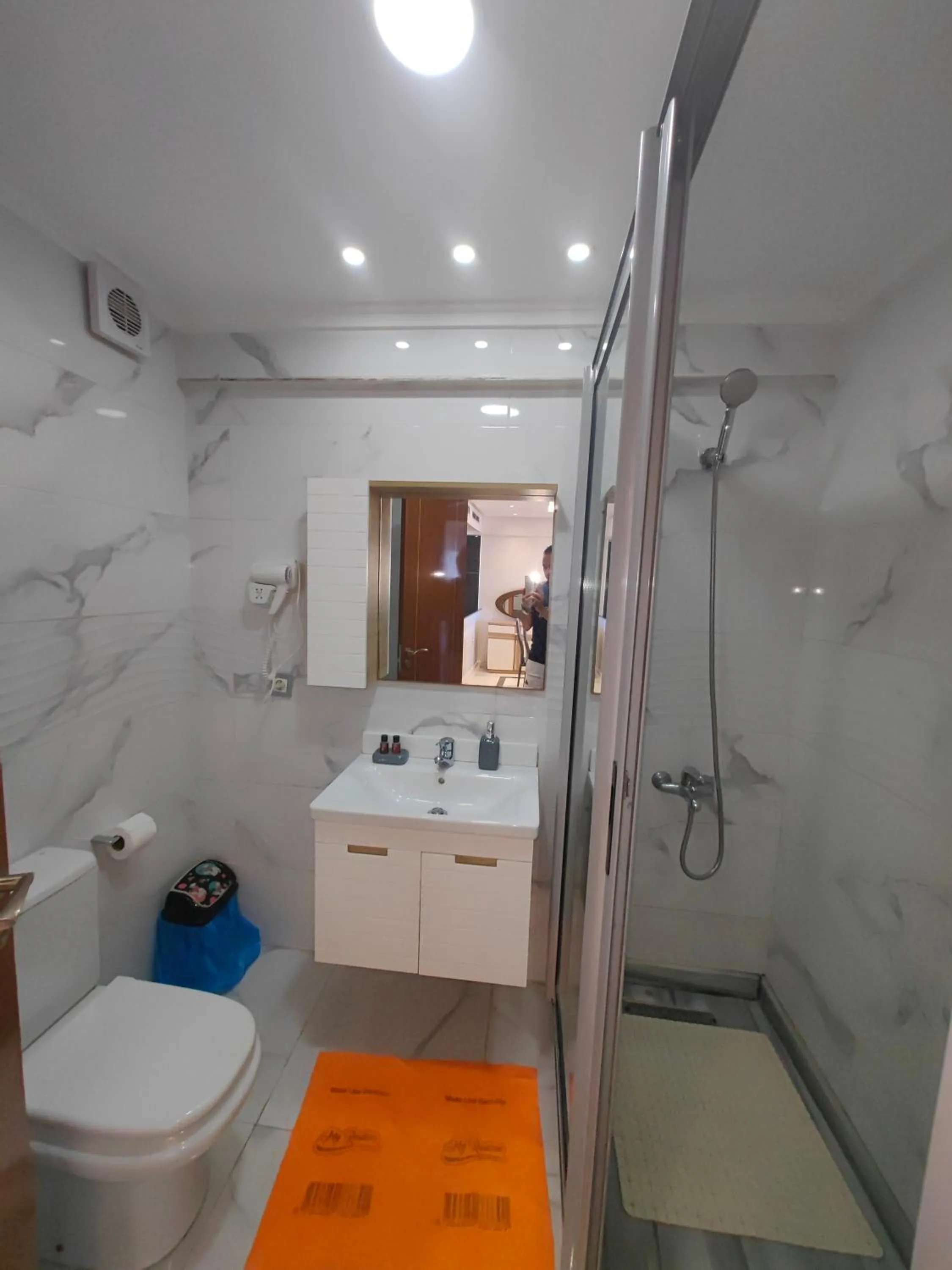 Shower in City Bleu Maroc