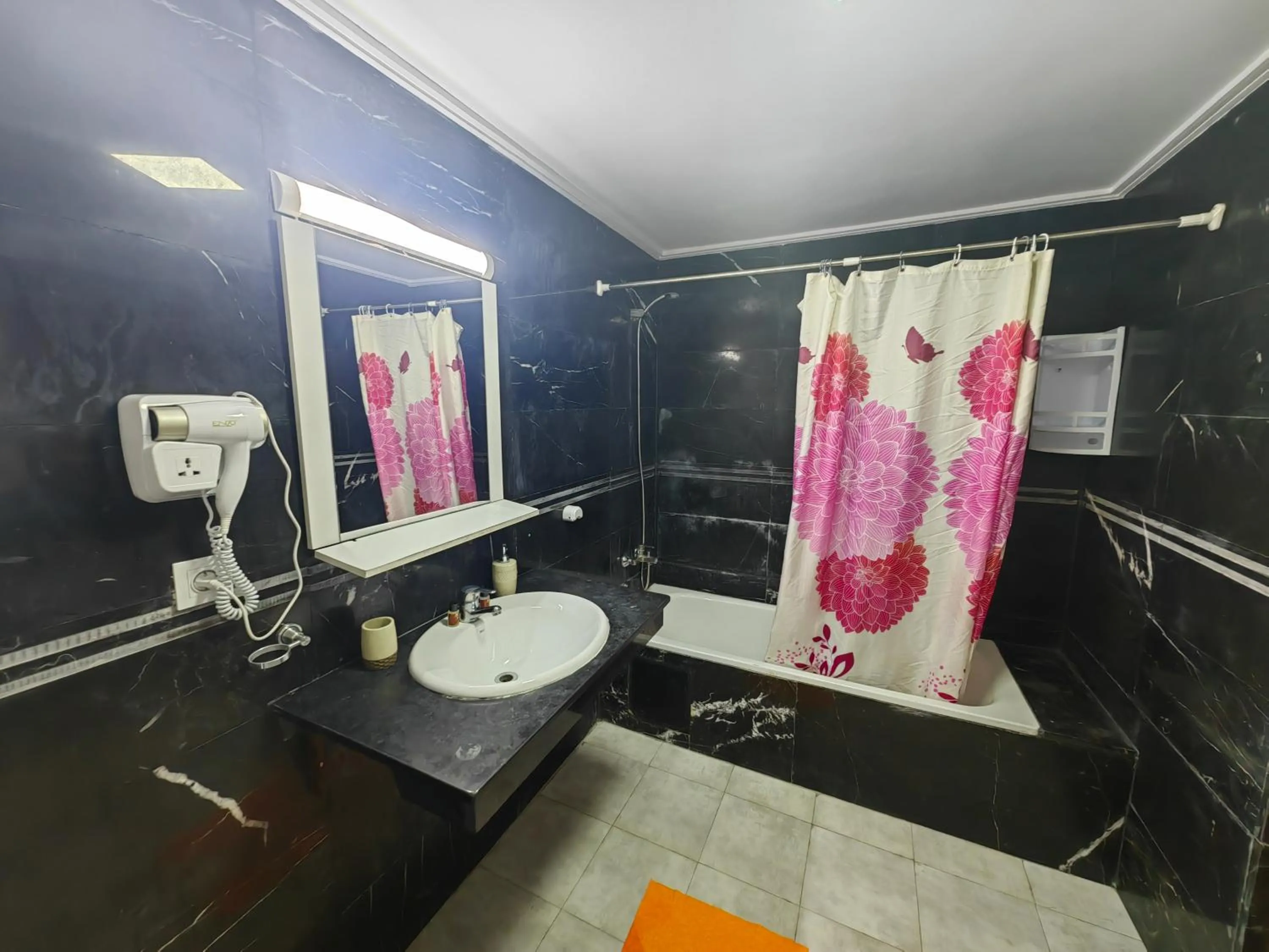 Shower in City Bleu Maroc