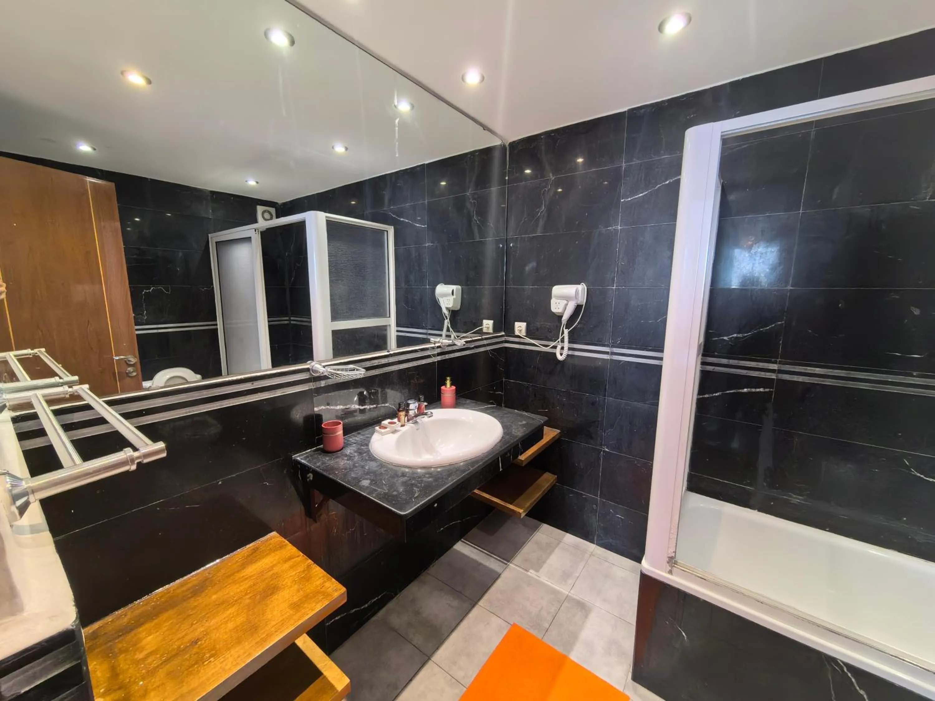 Shower in City Bleu Maroc