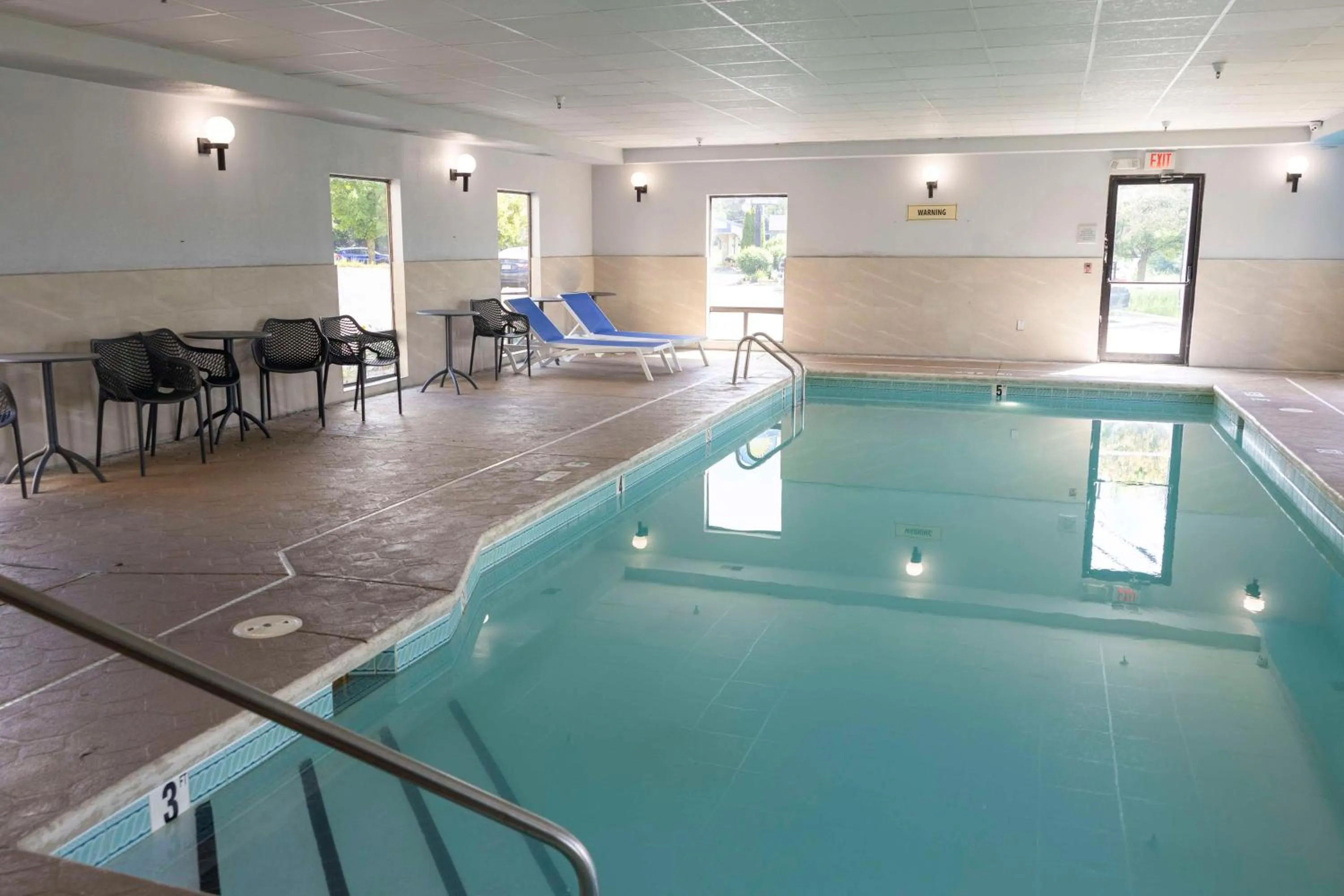 Pool view in Hampton Inn Kent/Akron Area