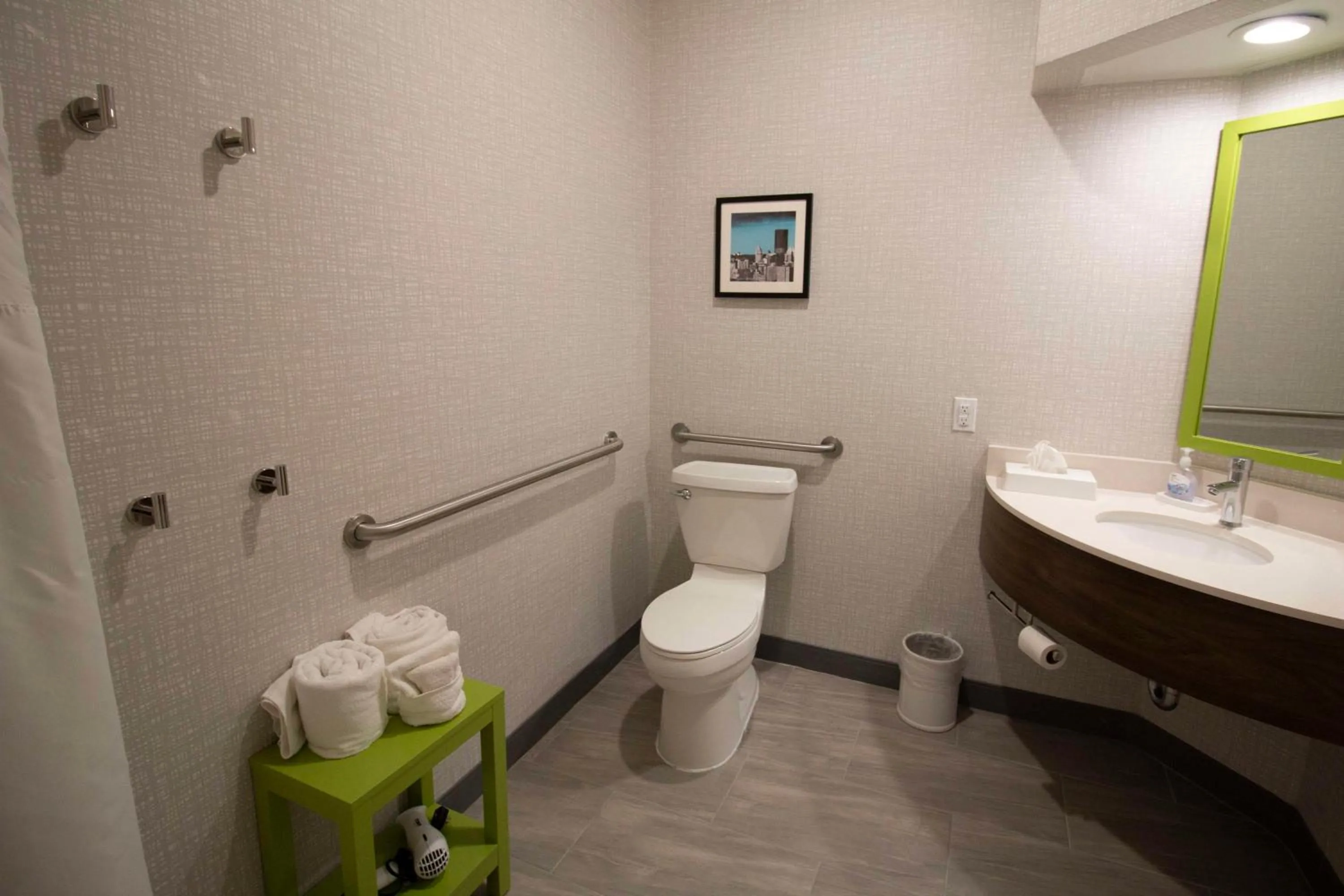 Bathroom in Hampton Inn Kent/Akron Area