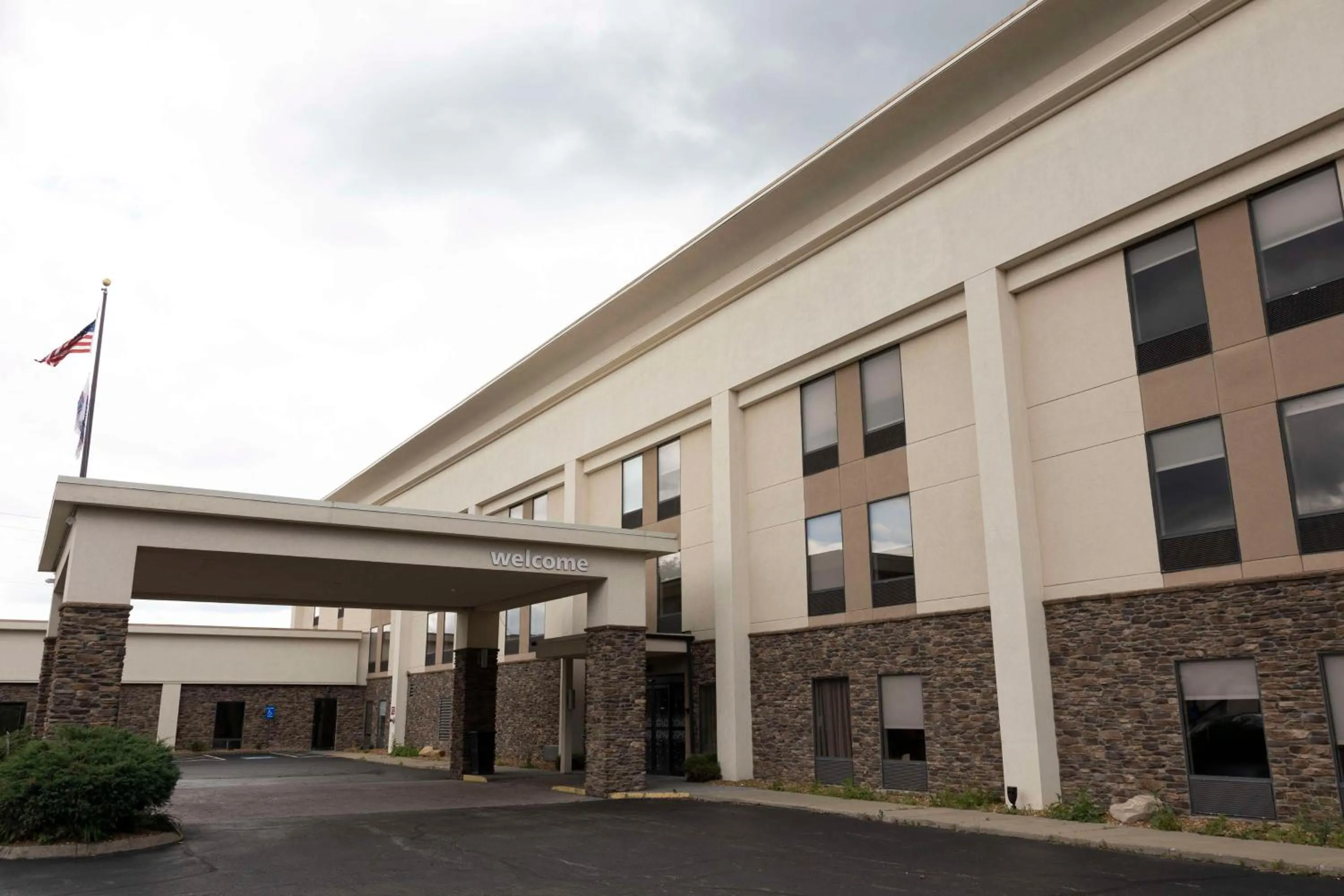 Property building in Hampton Inn Kent/Akron Area