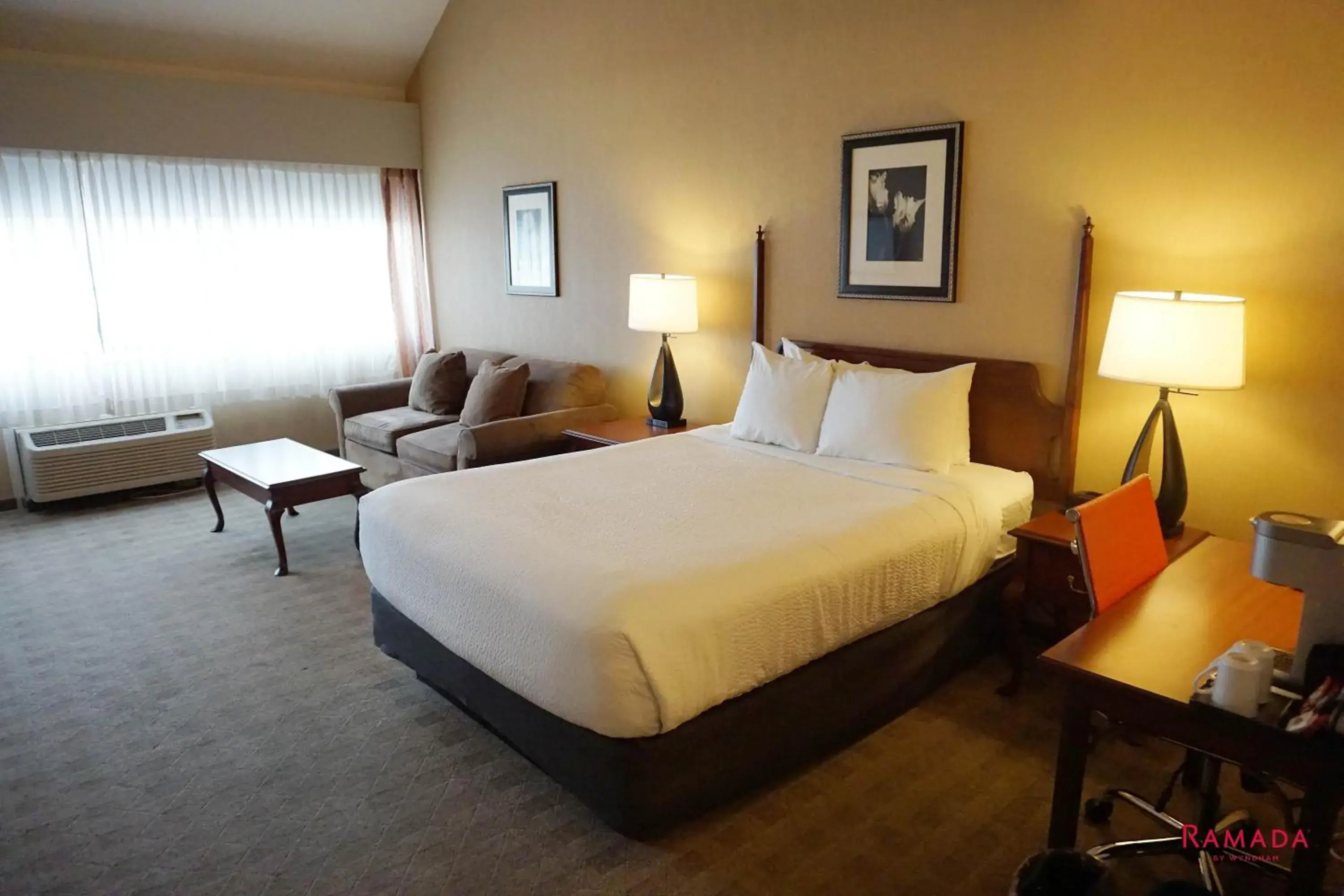 Loft Queen Suite with Two Queen Beds - Non-Smoking in Ramada by Wyndham Kelowna Hotel & Conference Center Loft Queen Suite with Two Queen Beds - Non-Smoking in Ramada by Wyndham Kelowna Hotel & Conference Center