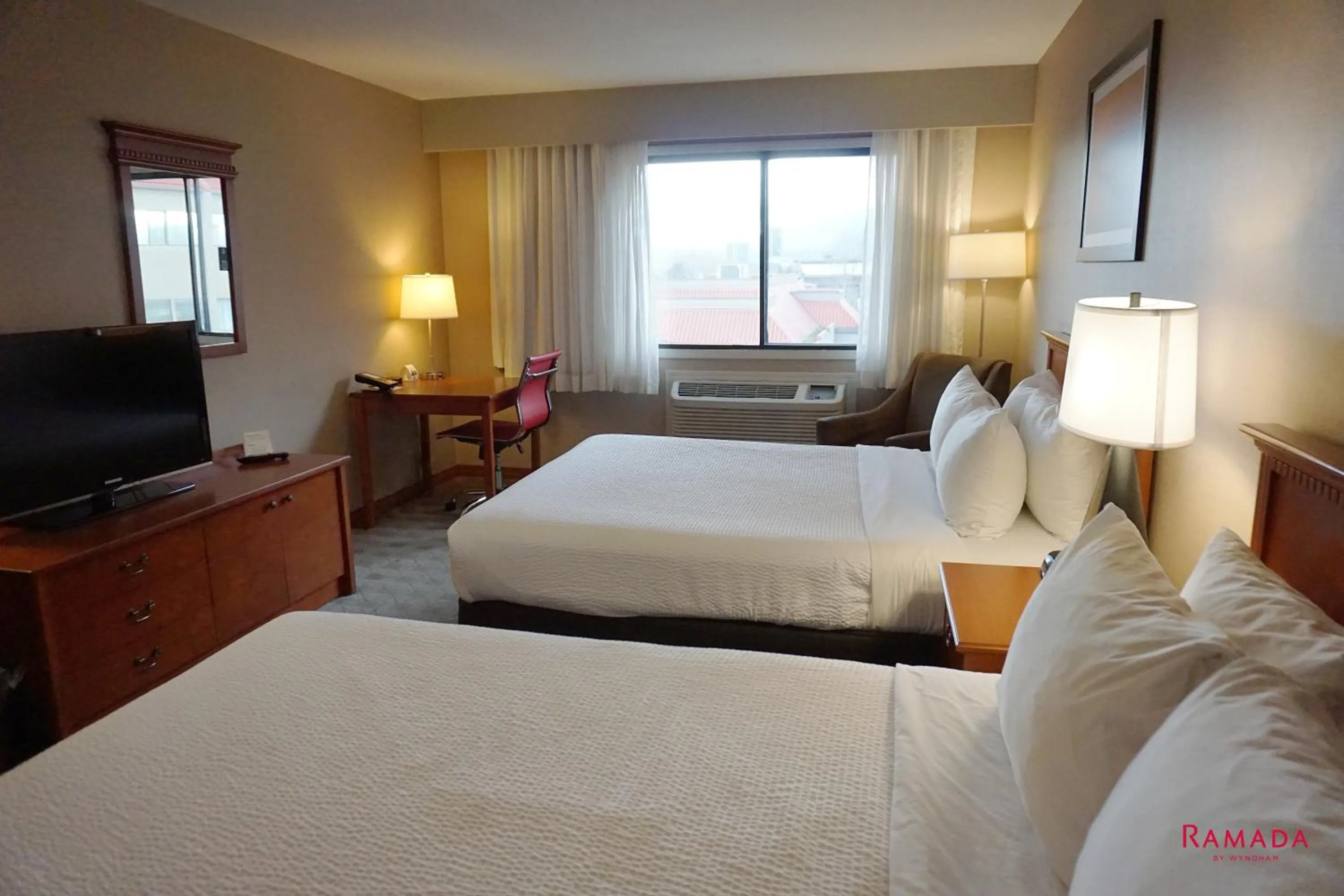 Bed in Ramada by Wyndham Kelowna Hotel & Conference Center