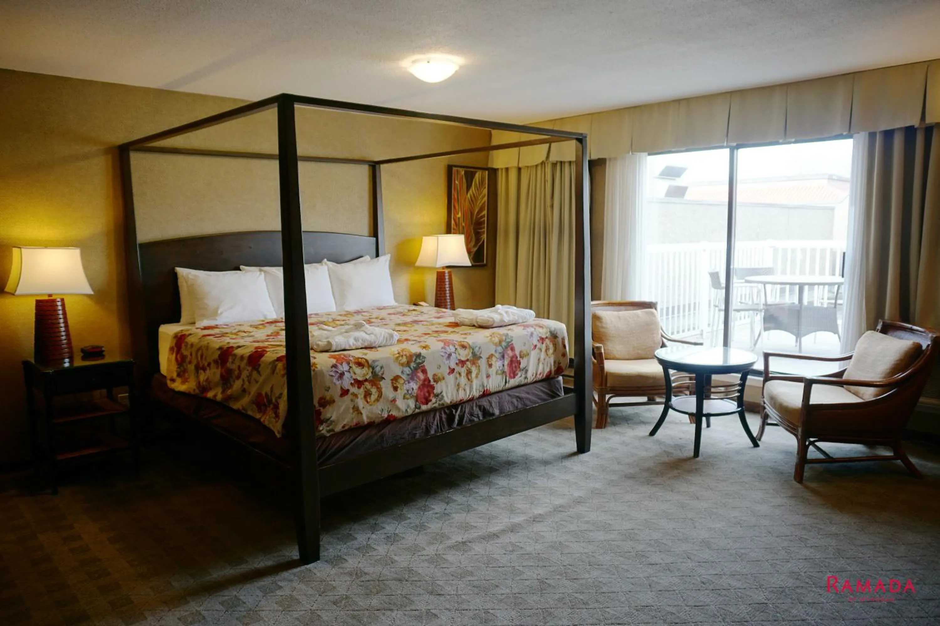 Bed in Ramada by Wyndham Kelowna Hotel & Conference Center