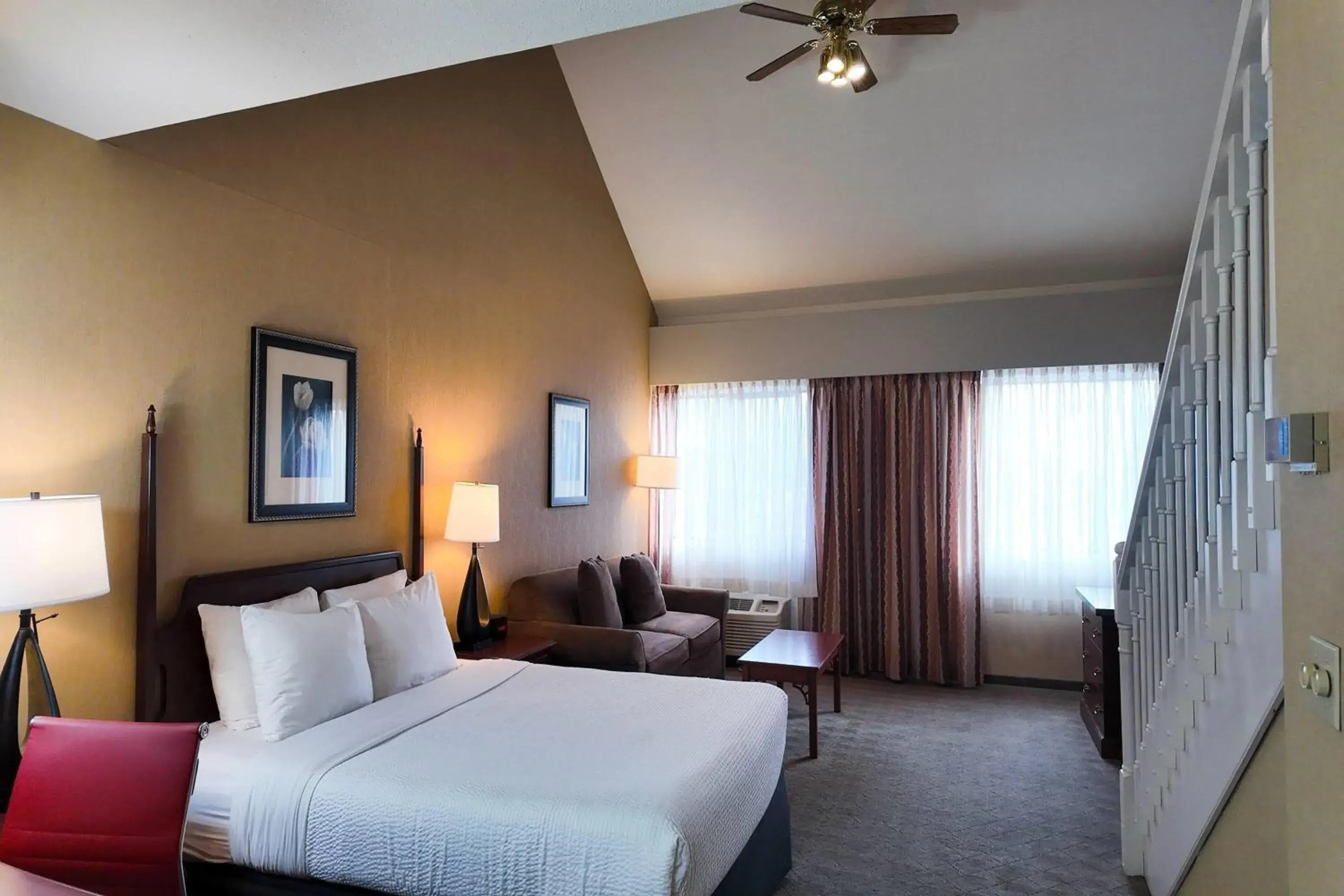 Loft Queen Suite with Two Queen Beds - Non-Smoking in Ramada by Wyndham Kelowna Hotel & Conference Center Loft Queen Suite with Two Queen Beds - Non-Smoking in Ramada by Wyndham Kelowna Hotel & Conference Center